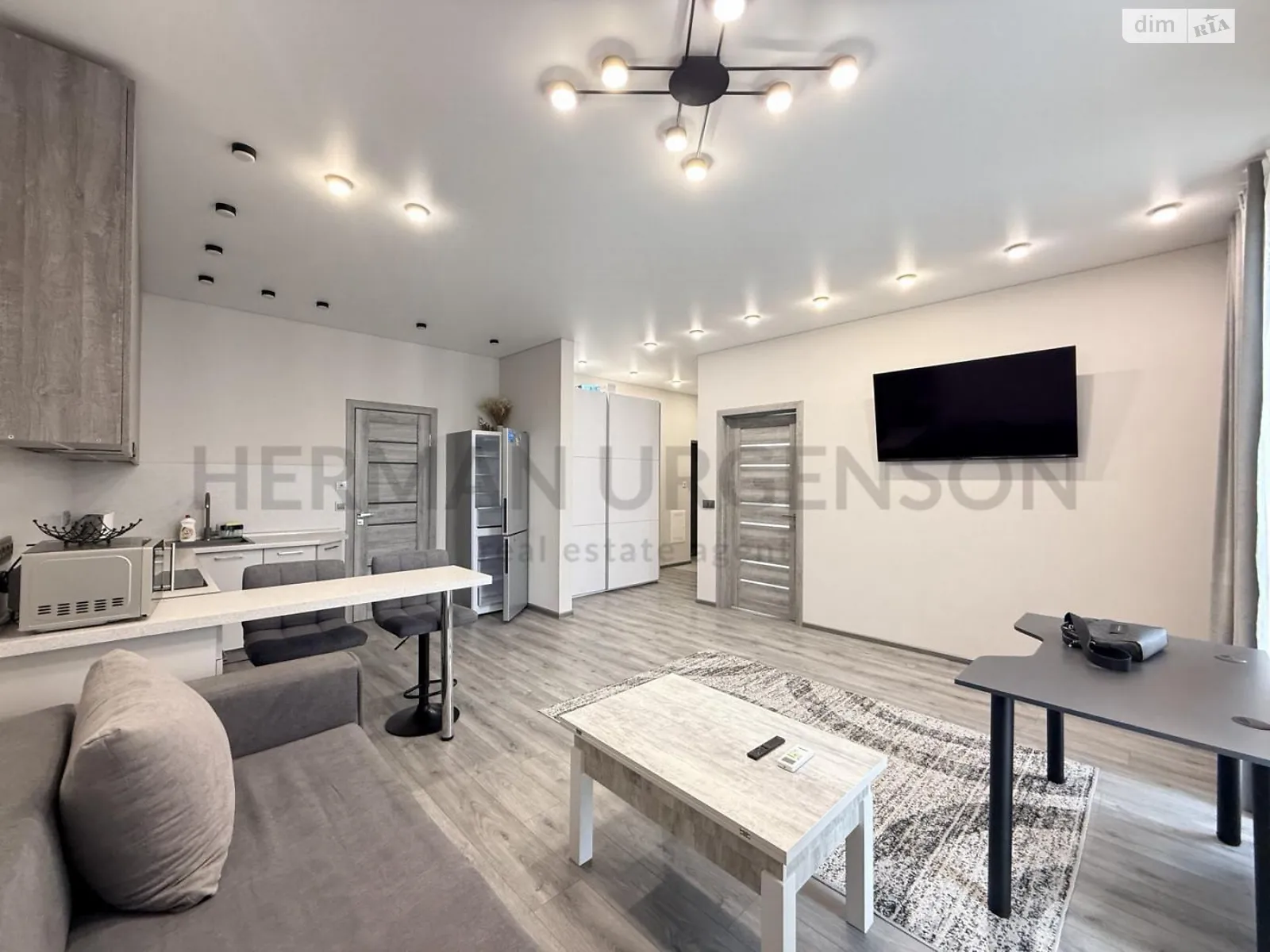 Здається в оренду 1-кімнатна квартира 49 кв. м у Ужгороді, вул. Волошина - фото 1