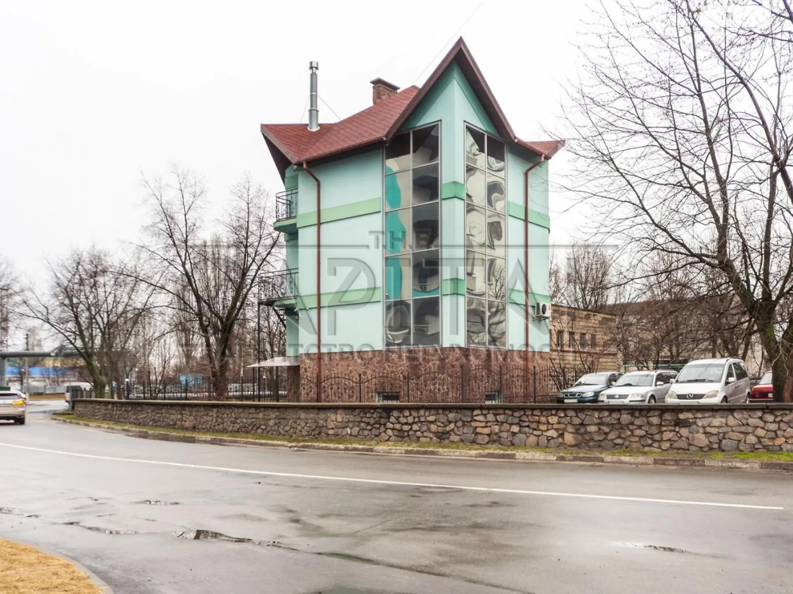 Продается дом на 3 этажа 230 кв. м с верандой, цена: 250000 $ - фото 1