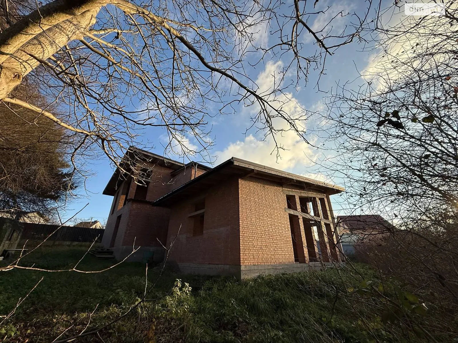 Продается дом на 2 этажа 212.5 кв. м с садом, цена: 110000 $ - фото 1