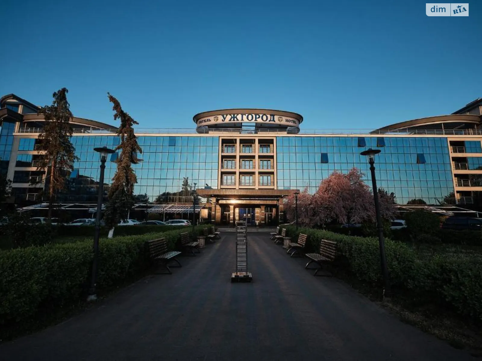 Сдается в аренду офис 150 кв. м в бизнес-центре, цена: 1500 $ - фото 1