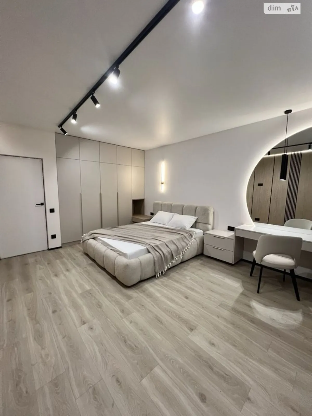 Продается 1-комнатная квартира 52 кв. м в Львове, ул. Венгерская, 12 - фото 1