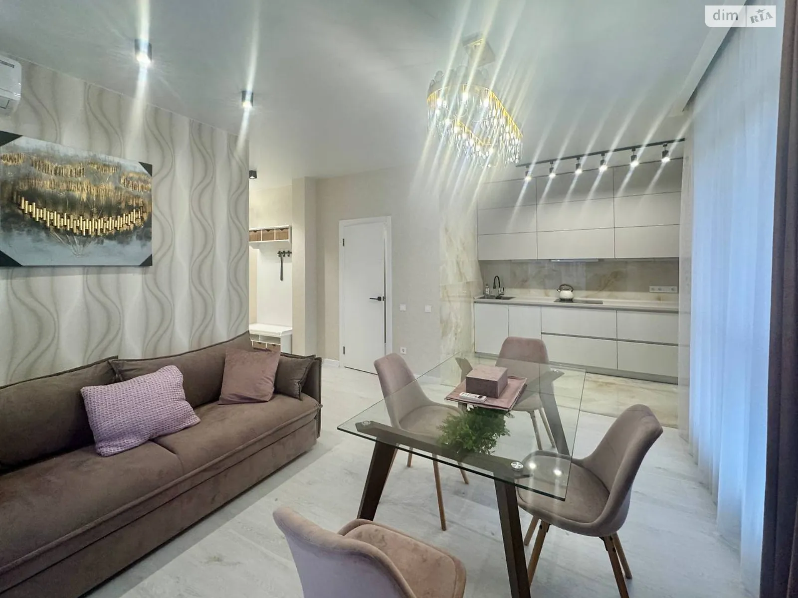 Продается 2-комнатная квартира 62.6 кв. м в Одессе, ул. Академика Филатова, 2 корпус 2 - фото 1