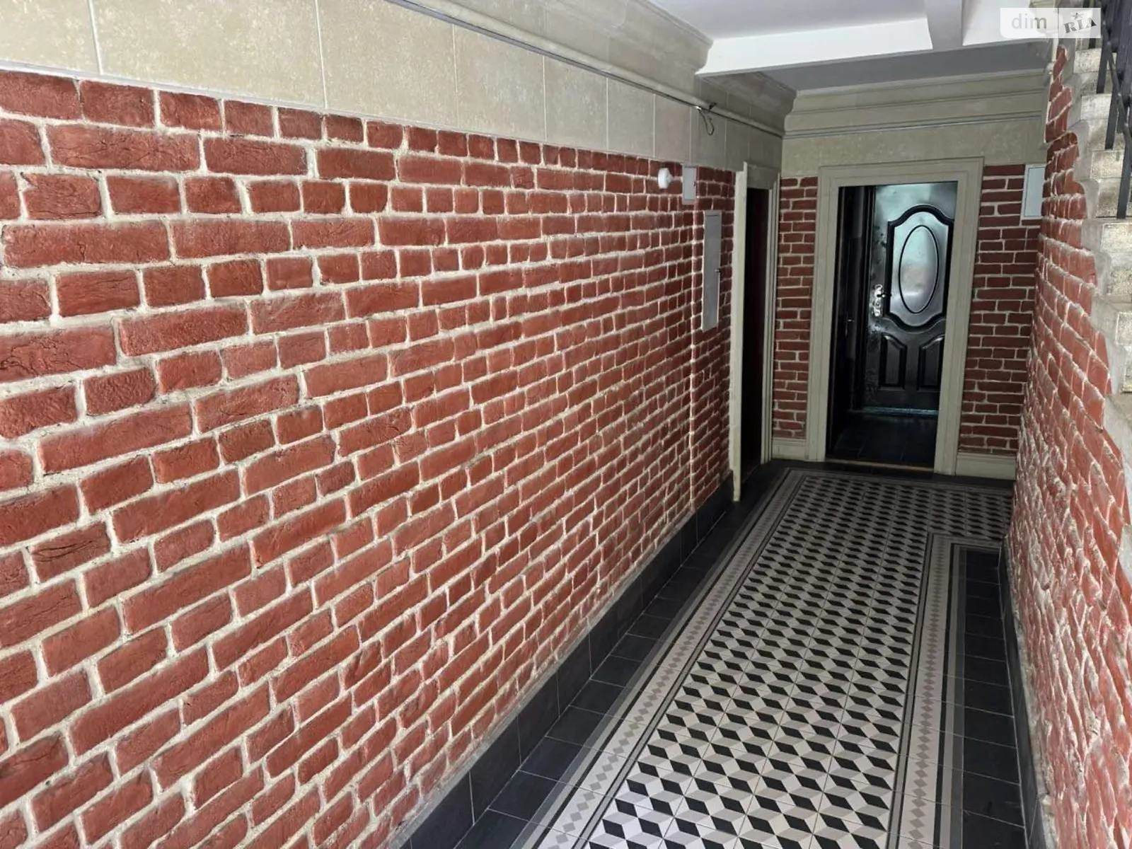 Сдается в аренду офис 61 кв. м в бизнес-центре, цена: 600 $ - фото 1