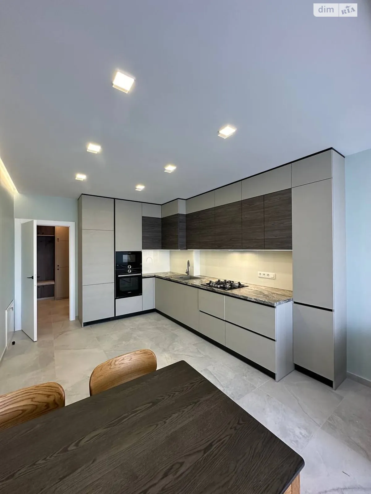 Сдается в аренду 1-комнатная квартира 65 кв. м в Брюховичах, ул. Львовская, 33Б - фото 1