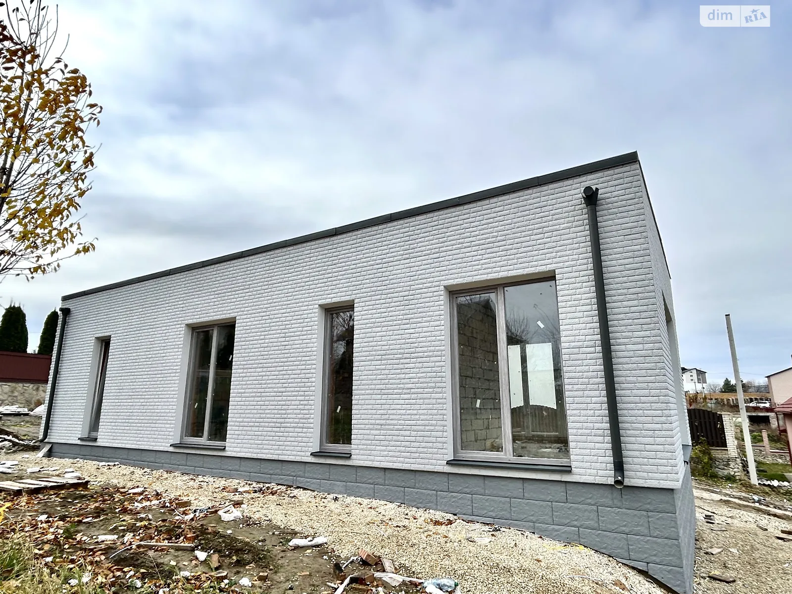 Продається одноповерховий будинок 112 кв. м з гаражем, цена: 93000 $ - фото 1