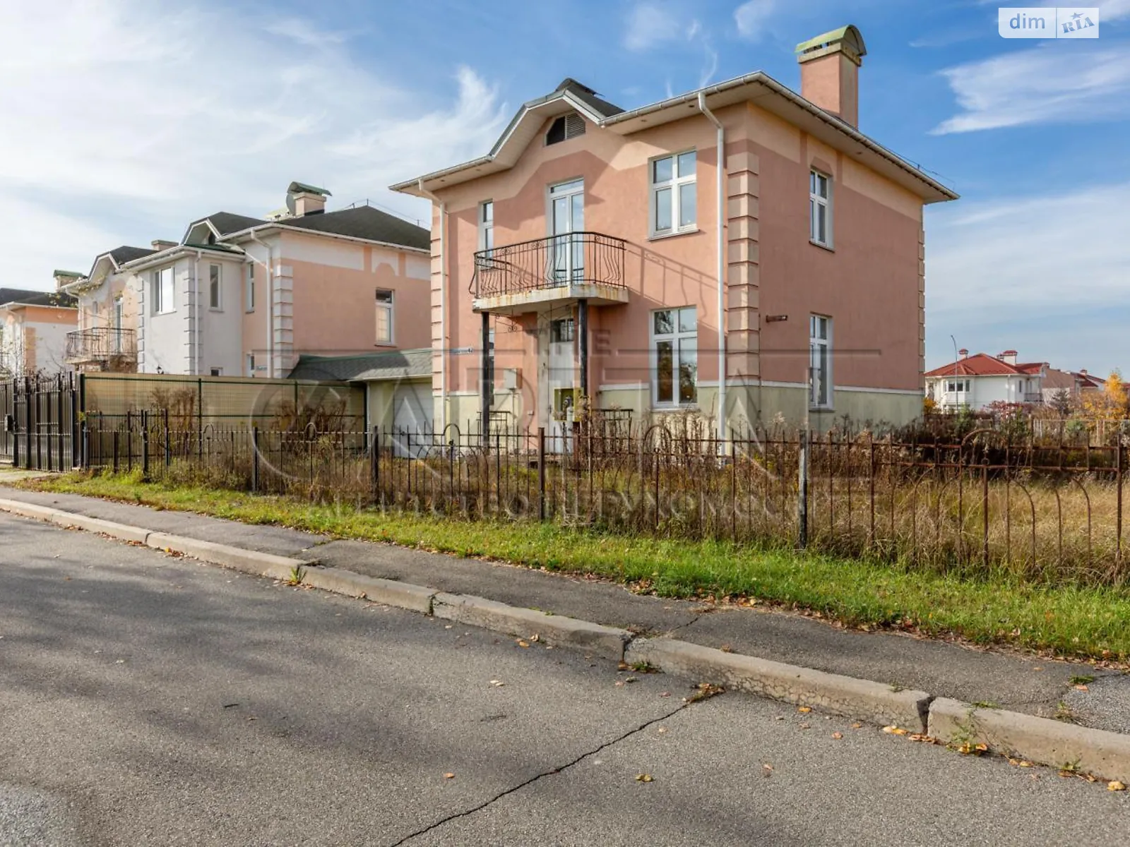 Продается дом на 2 этажа 138 кв. м с террасой, цена: 80000 $ - фото 1