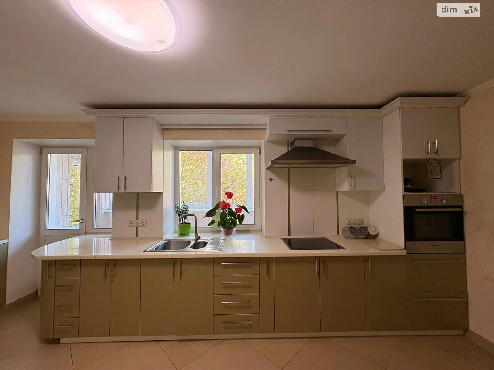 Продается 2-комнатная квартира 71.5 кв. м в Ровно, ул. Княгини Ольги, 8 - фото 1