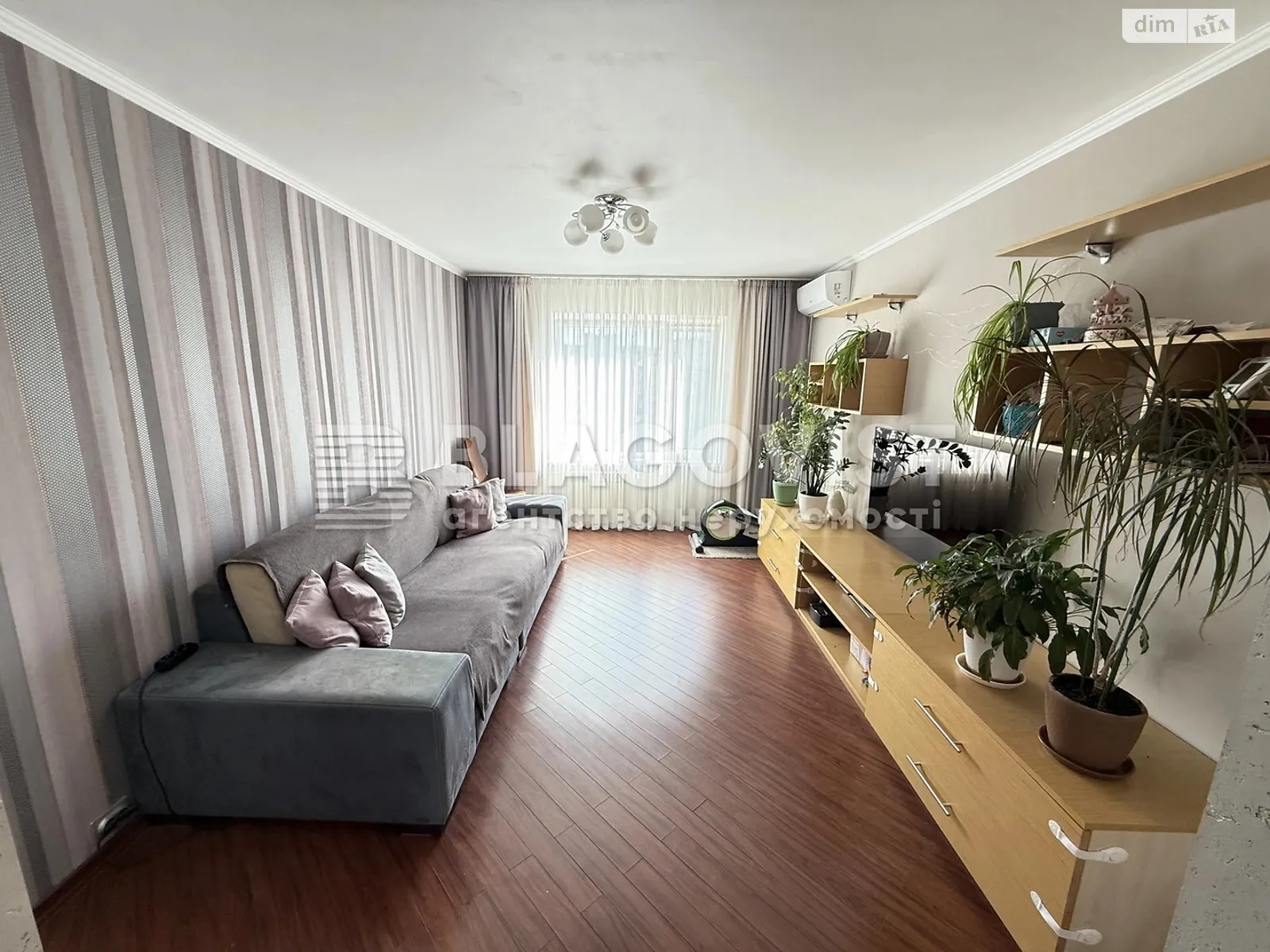 Продается 3-комнатная квартира 72 кв. м в Киеве, ул. Лариси Руденко, 7 - фото 1