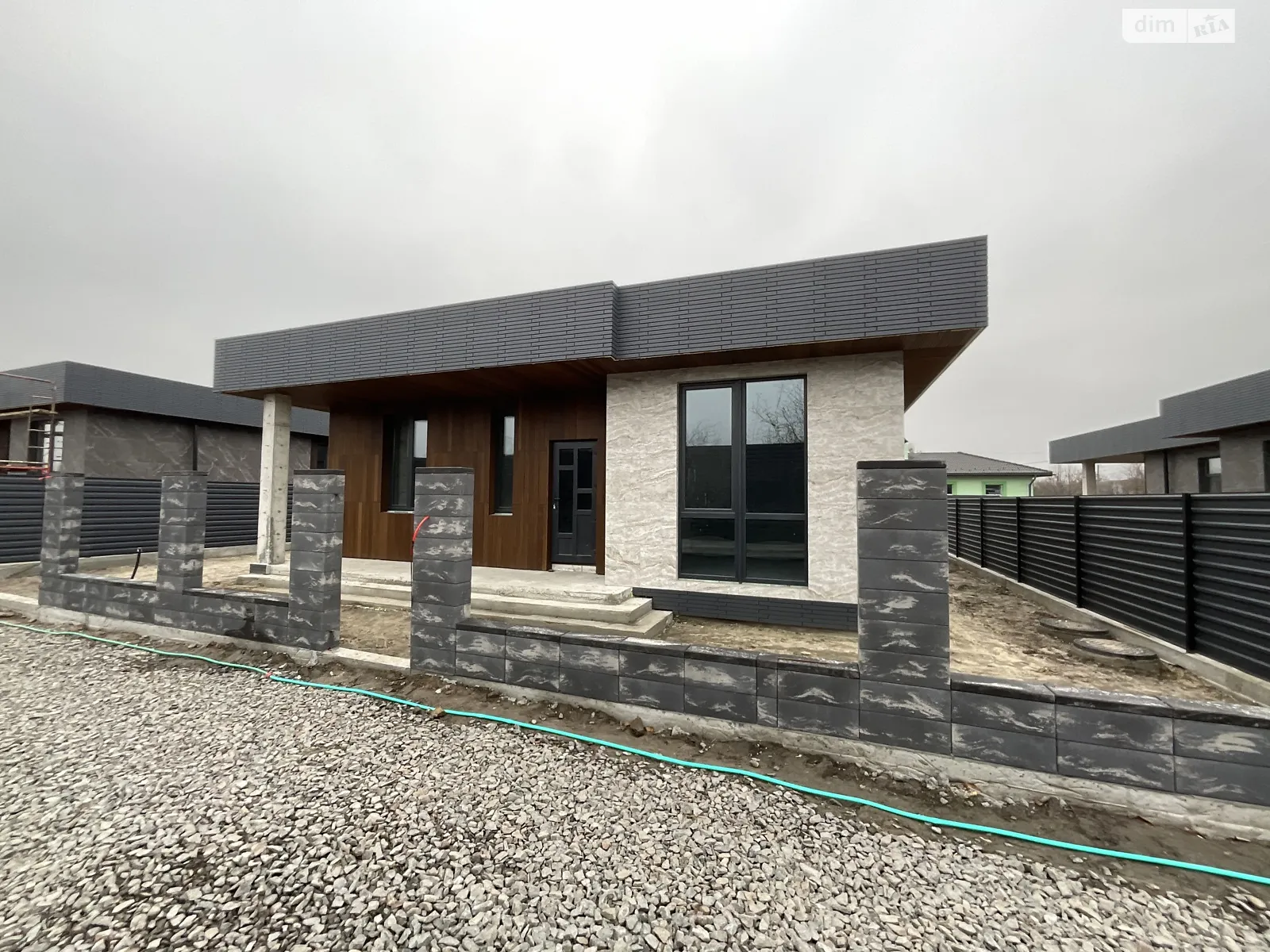 Продается одноэтажный дом 130 кв. м с балконом, цена: 134000 $ - фото 1