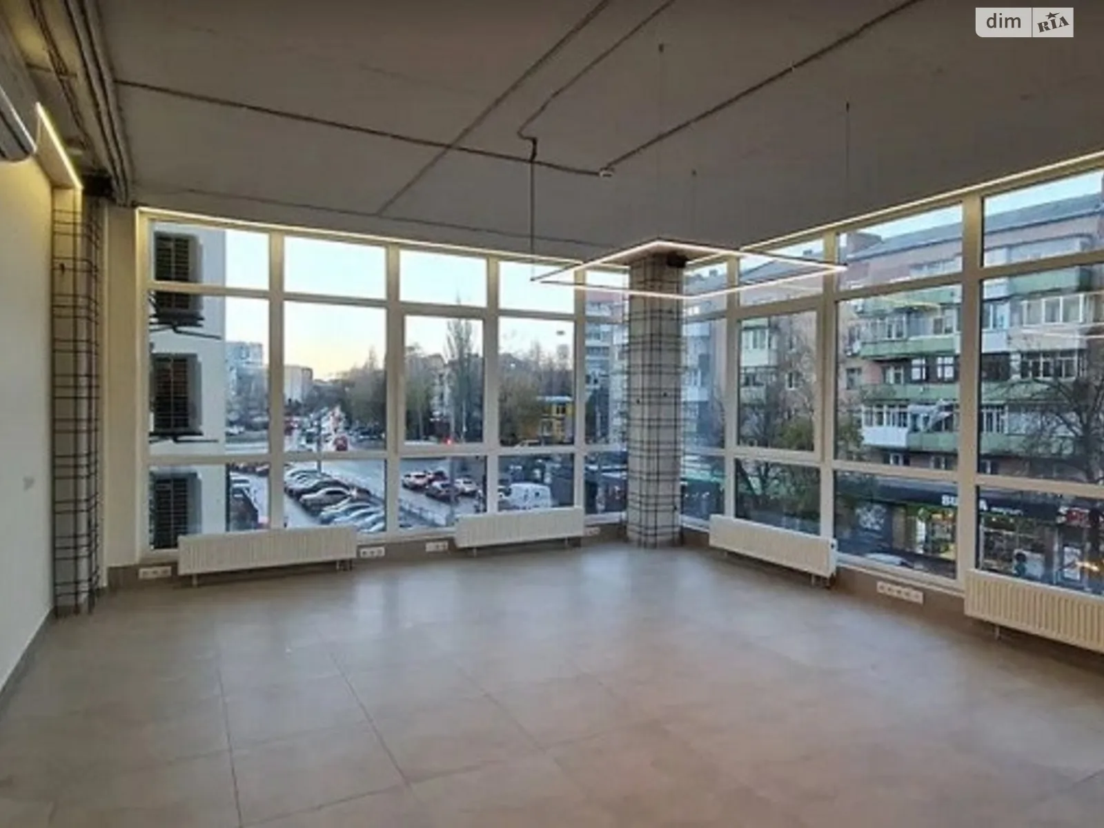 Сдается в аренду офис 180 кв. м в бизнес-центре, цена: 45000 грн - фото 1