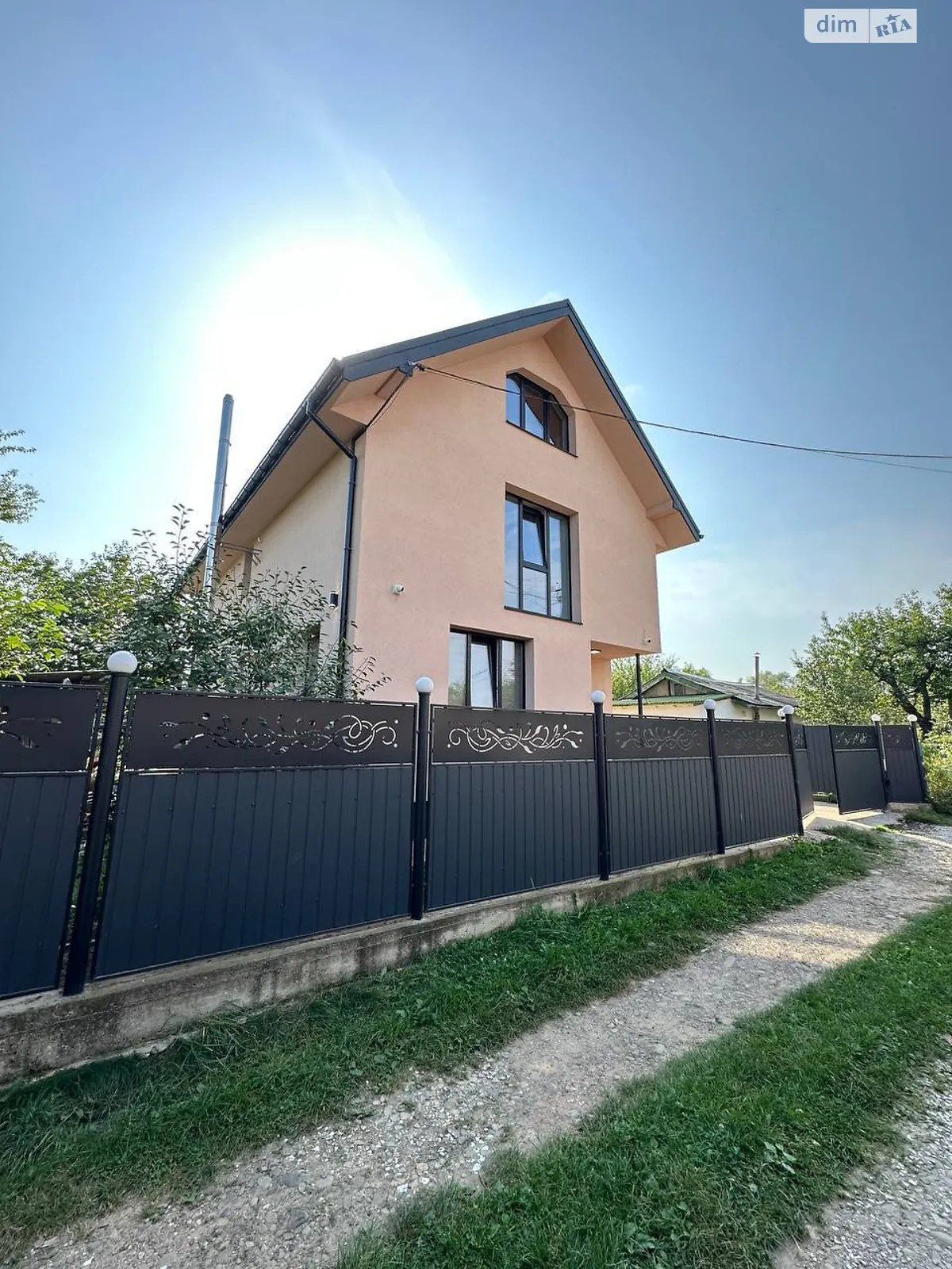 Продается дом на 2 этажа 123 кв. м с садом, цена: 162000 $ - фото 1