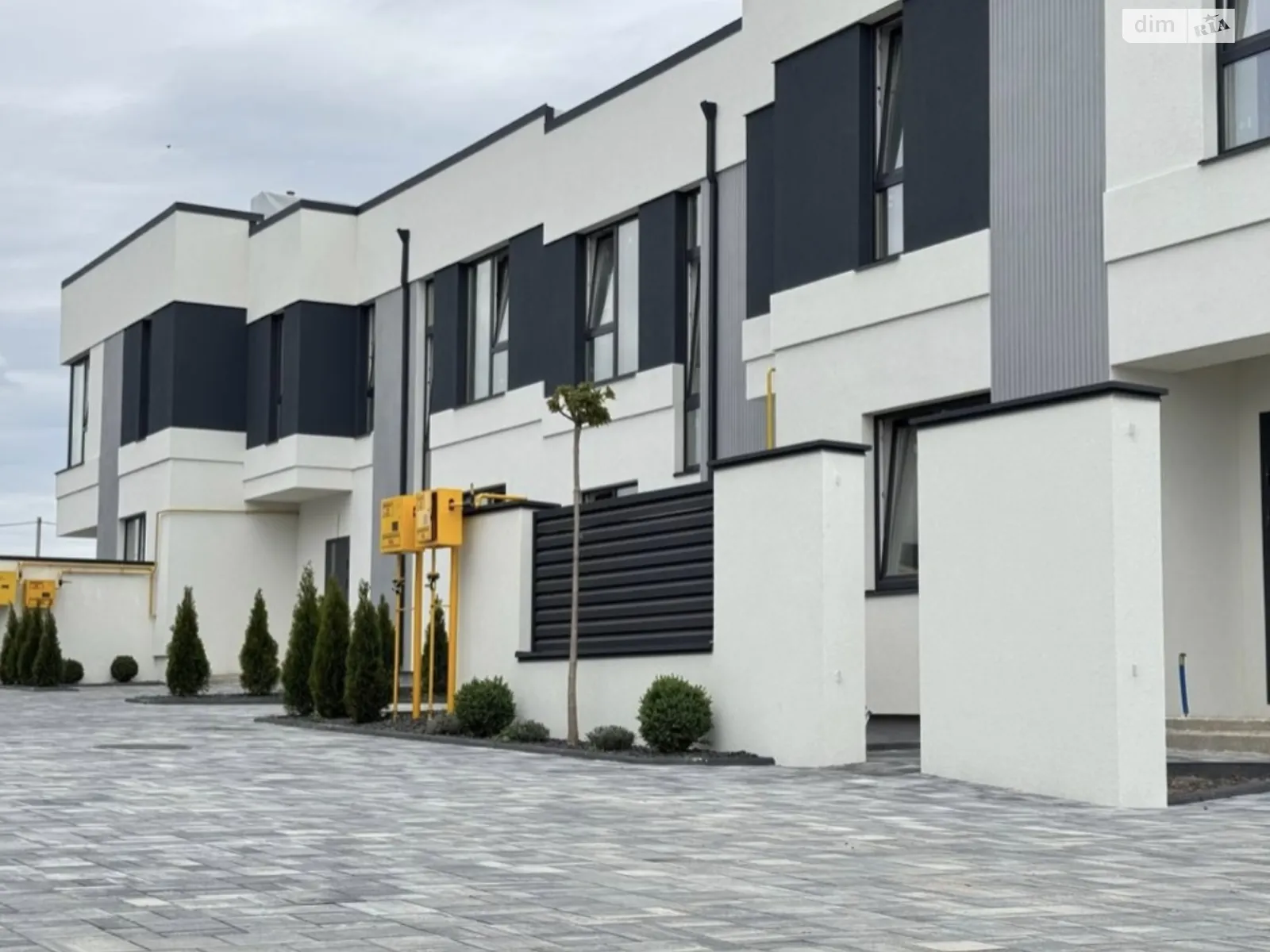 Продается дом на 2 этажа 103 кв. м с гаражом, цена: 115000 $ - фото 1