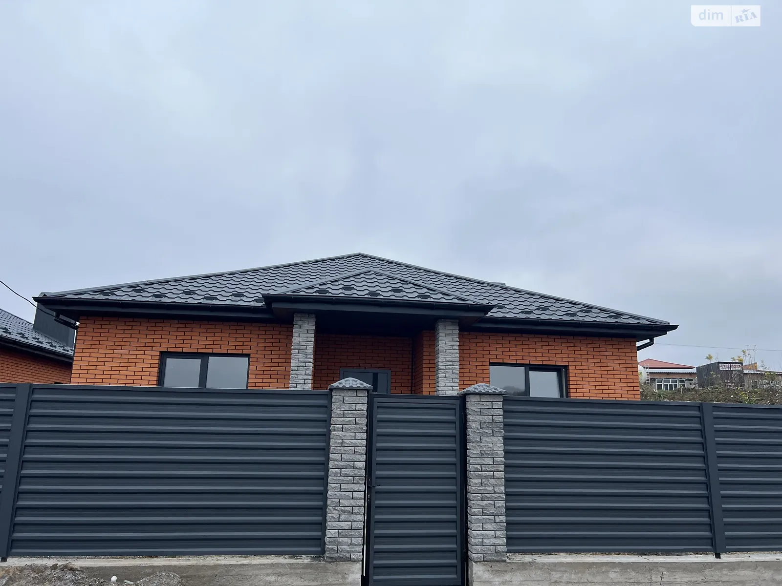 Продається одноповерховий будинок 101 кв. м з каміном, цена: 84997 $ - фото 1