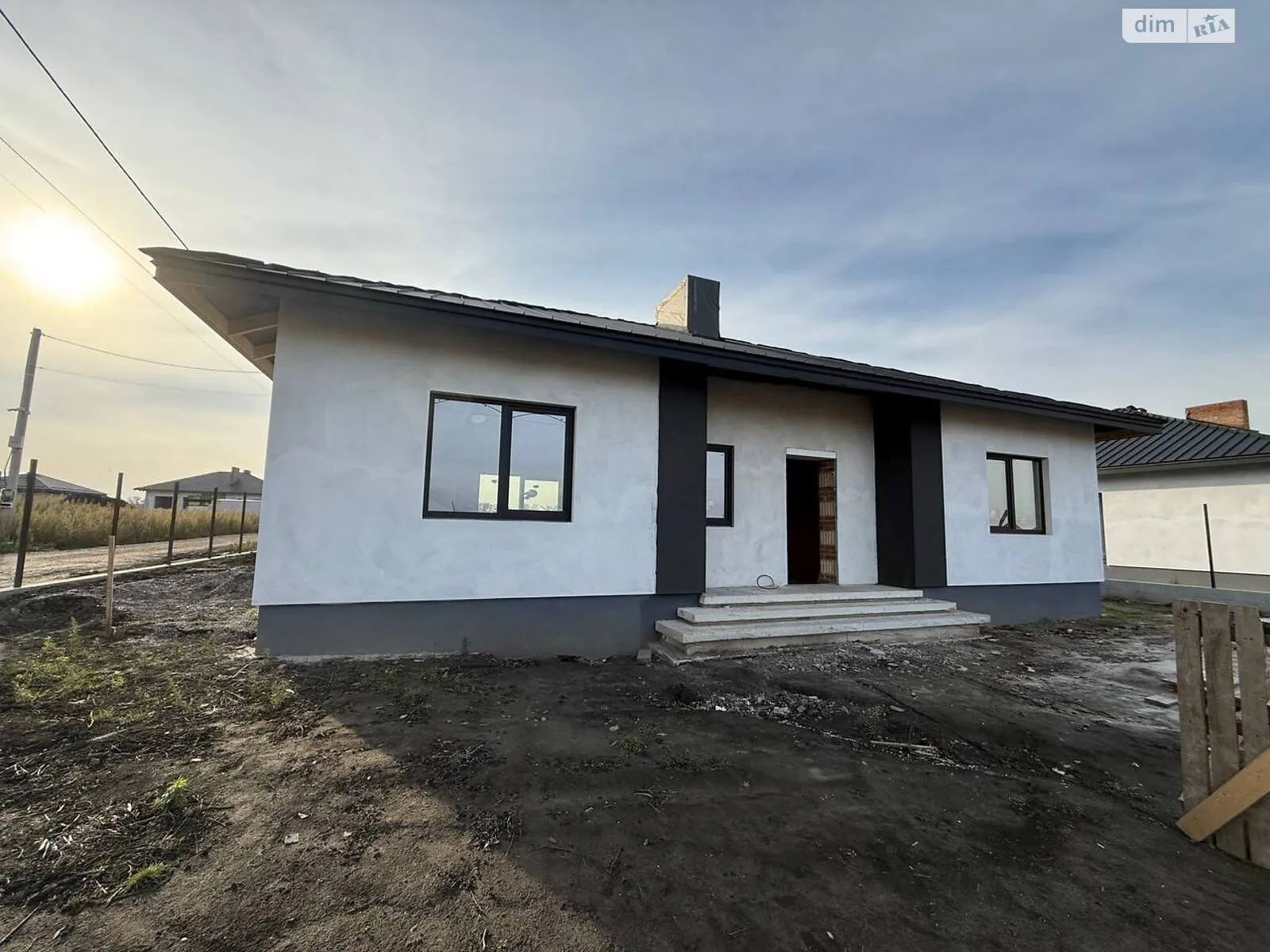 Продается одноэтажный дом 110 кв. м с верандой, цена: 140000 $ - фото 1