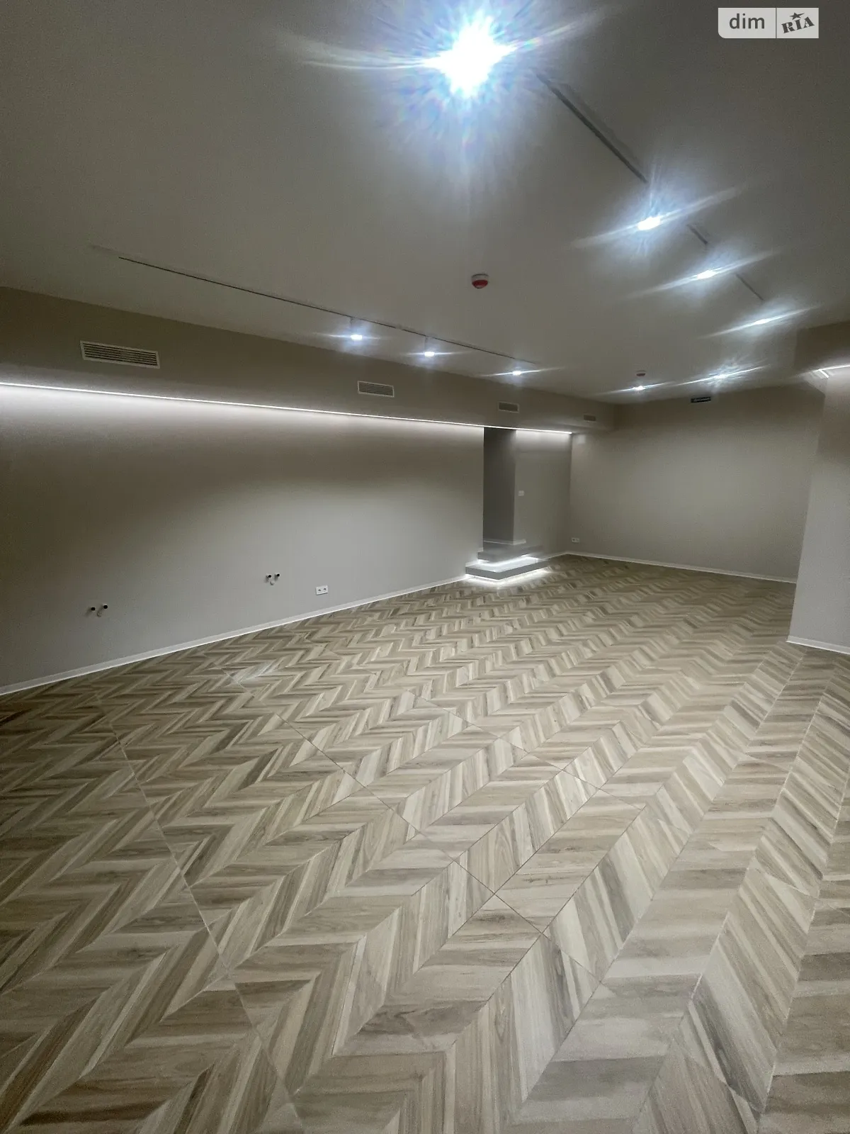 Здається в оренду приміщення вільного призначення 145 кв. м в 9-поверховій будівлі, цена: 60000 грн - фото 1