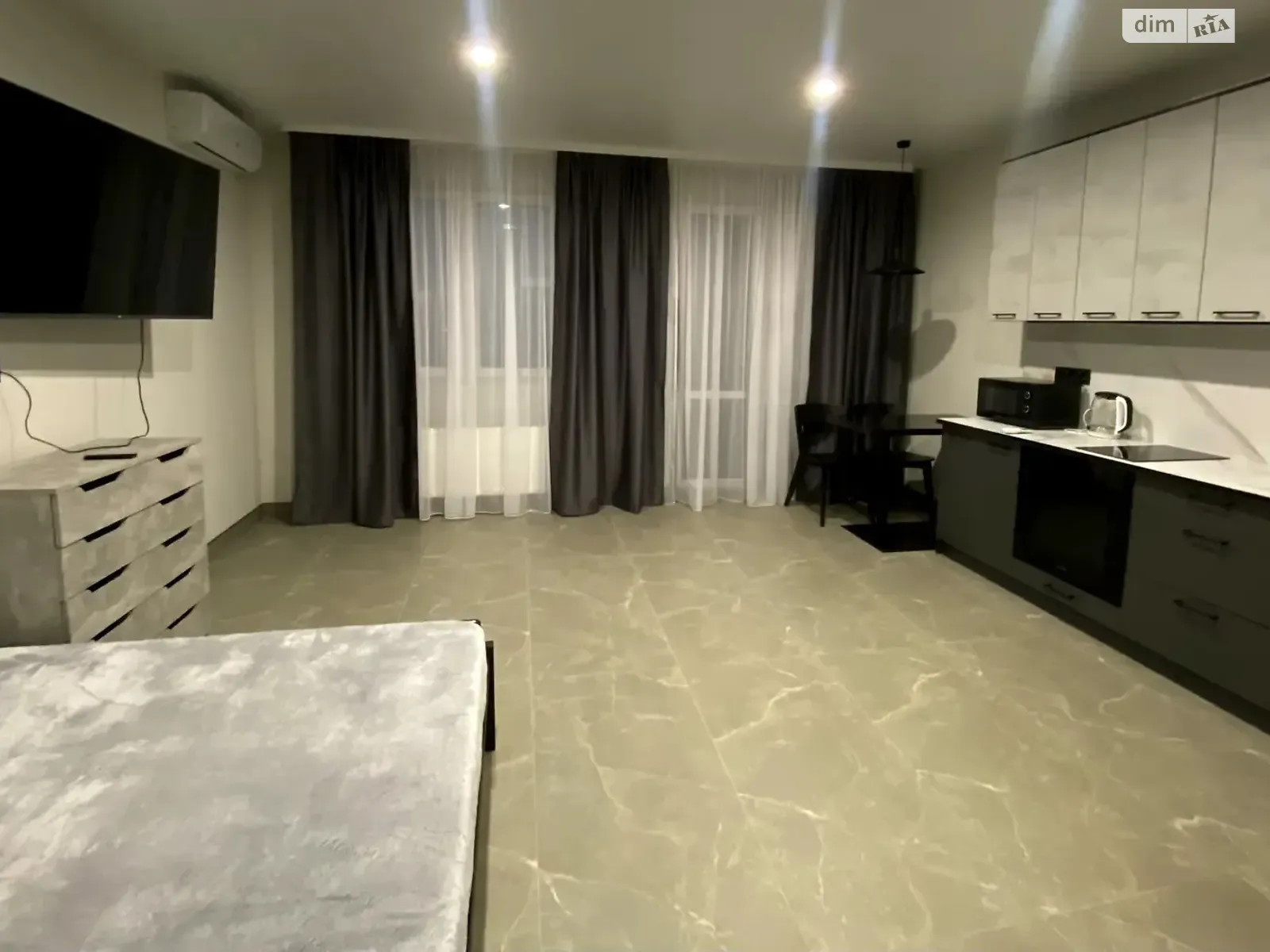 Сдается в аренду 1-комнатная квартира 37 кв. м в Киеве, ул. Васильковская, 37Г - фото 1