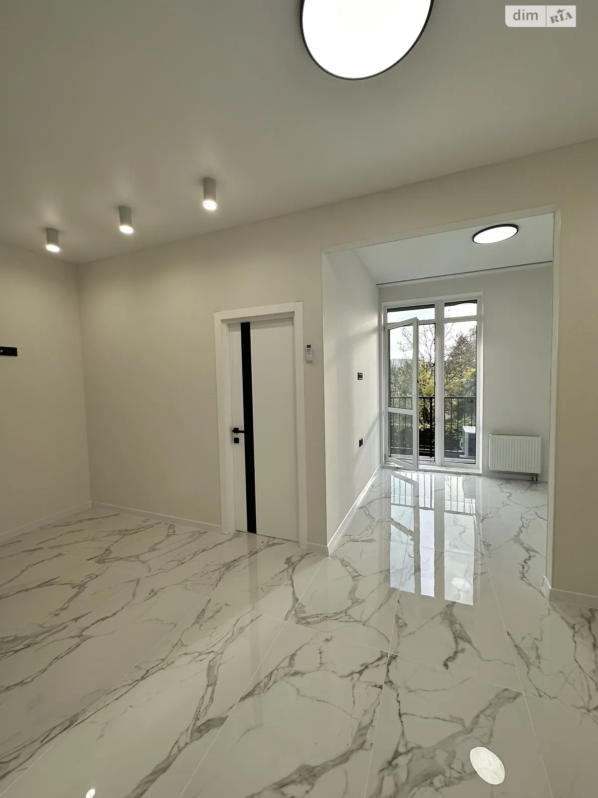 Продается 1-комнатная квартира 43 кв. м в Одессе, ул. Дачная, 28 - фото 1