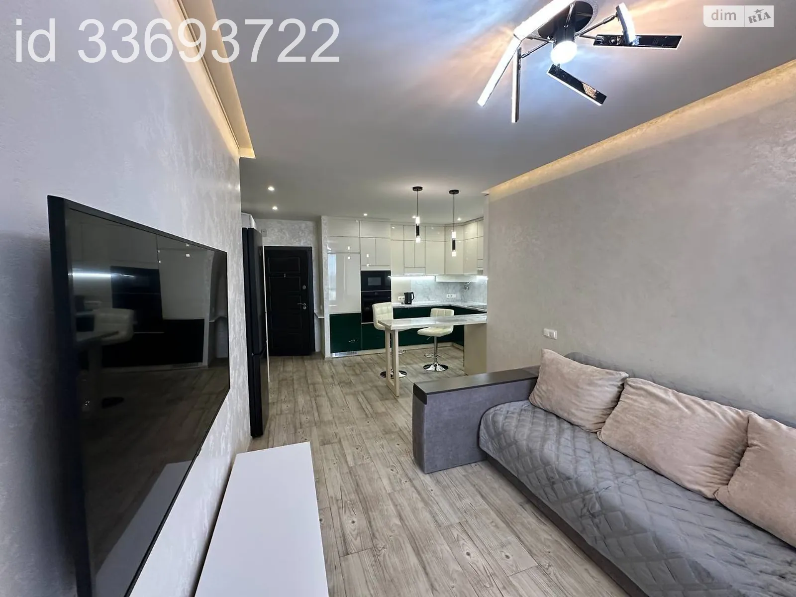 Сдается в аренду 1-комнатная квартира 52.8 кв. м в Львове, ул. Вячеслава Липинского, 28 - фото 1