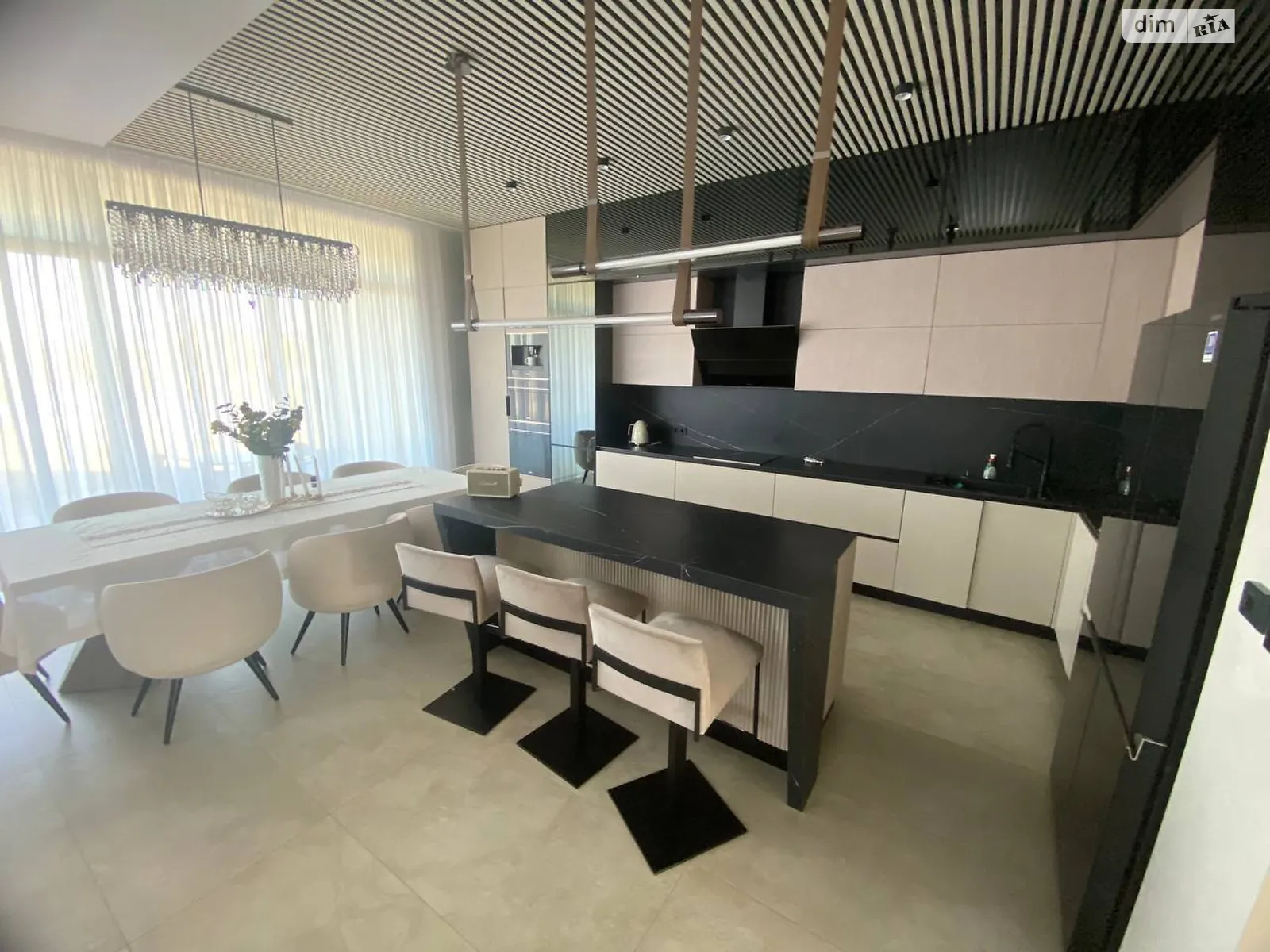 Продается дом на 2 этажа 292.4 кв. м с садом, цена: 1200000 $ - фото 1