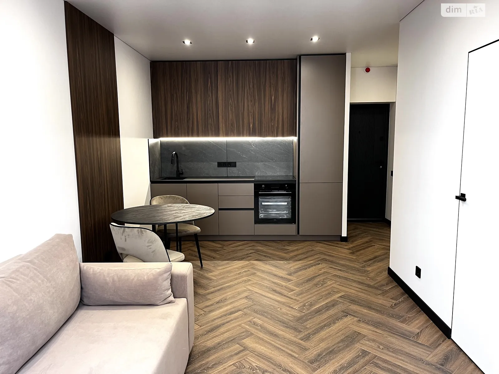 Продается 1-комнатная квартира 37 кв. м в Ирпене, ул. Университетская(Карла Маркса), 3/6 - фото 1