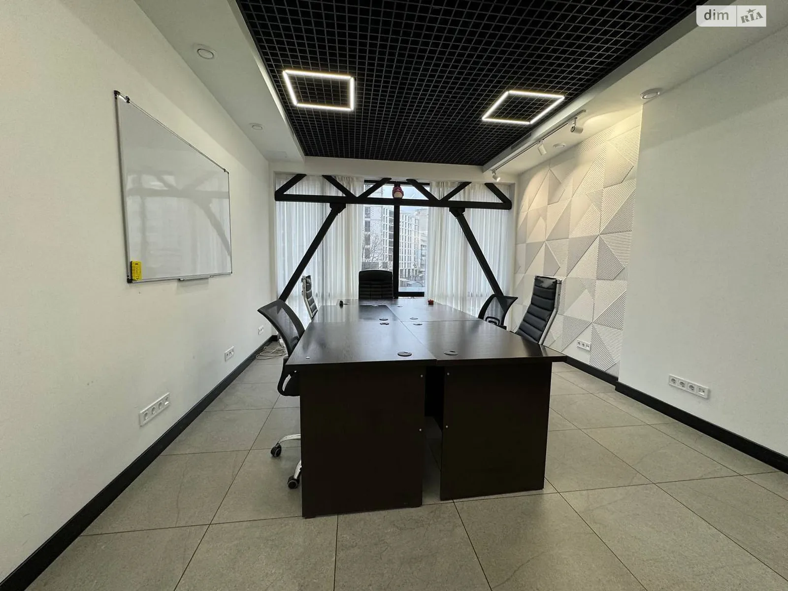 Сдается в аренду офис 53 кв. м в бизнес-центре, цена: 600 $ - фото 1