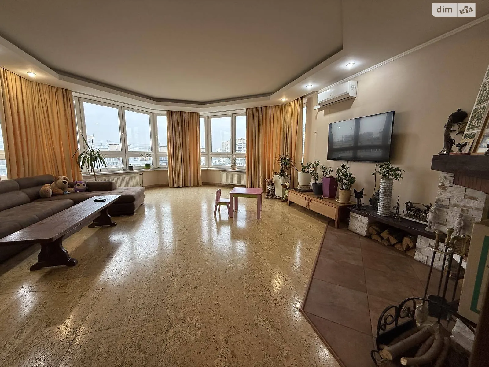 Продається 4-кімнатна квартира 234.7 кв. м у Києві, вул. Раїси Окіпної, 4А - фото 1