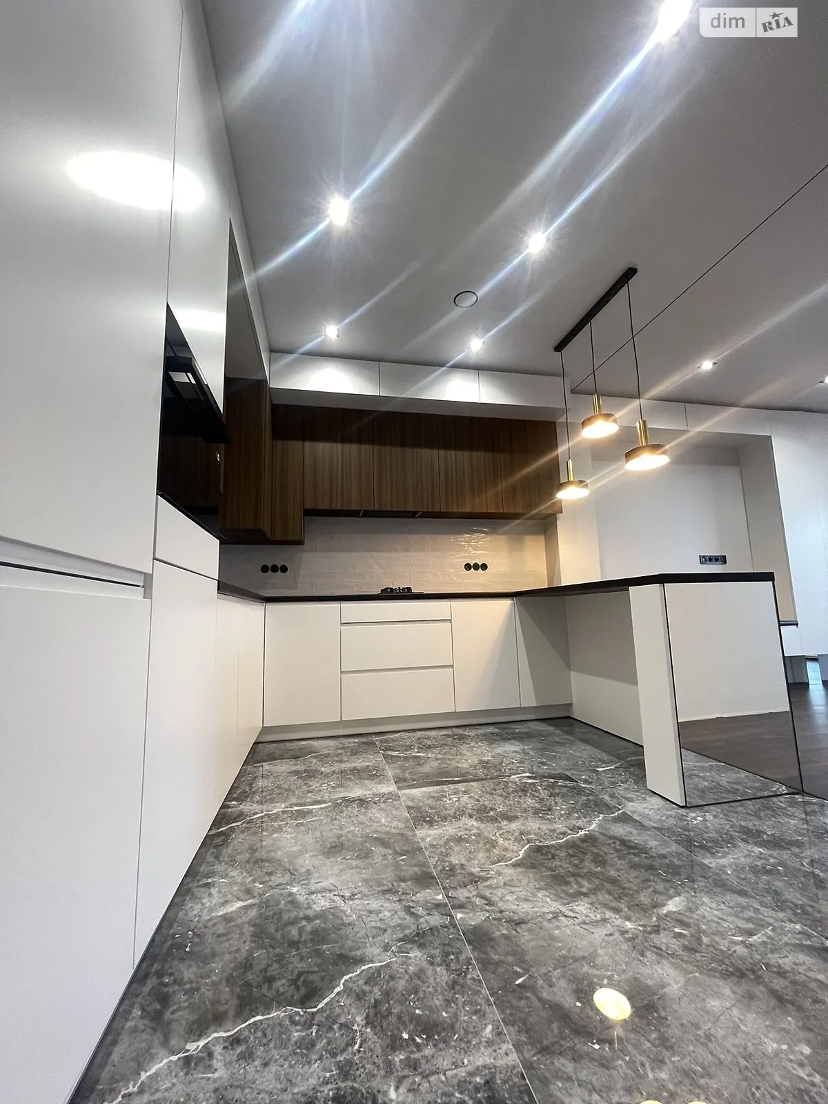 Продается 1-комнатная квартира 57 кв. м в Львове, ул. Пасеки Галицкие - фото 1