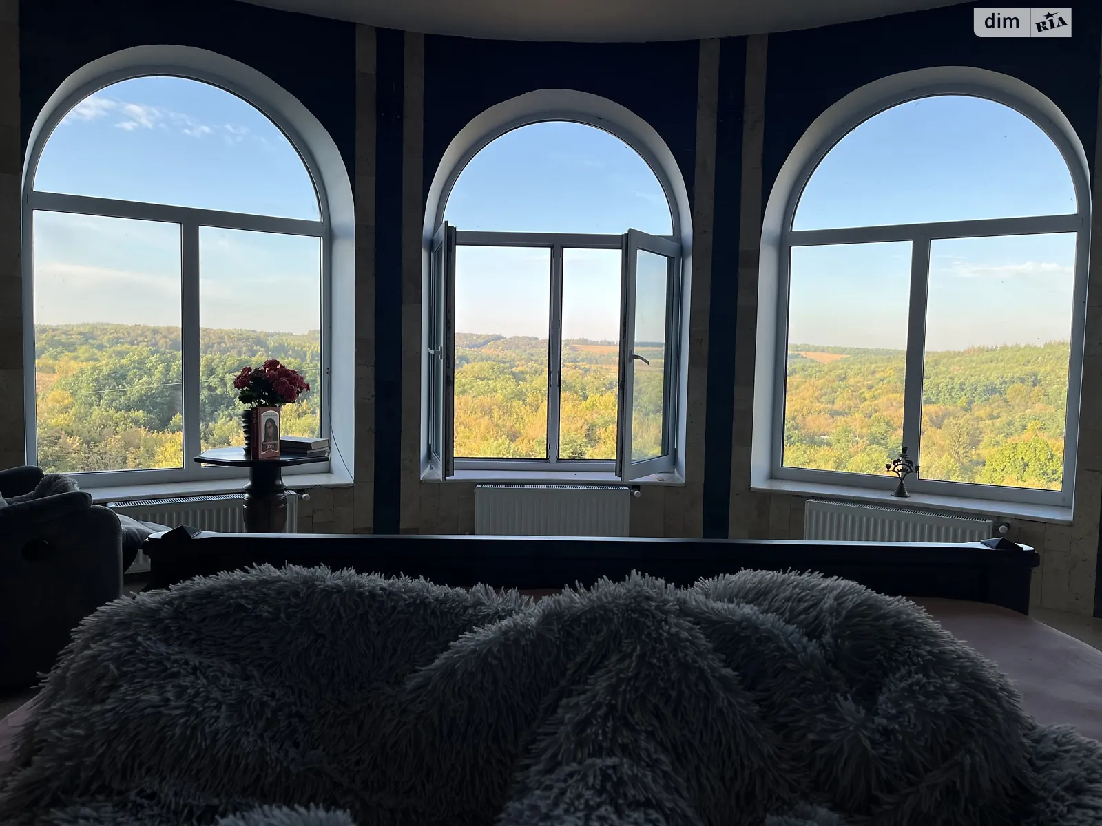 Сдается в аренду дом на 2 этажа 200 кв. м с мансардой, цена: 4000 $ - фото 1