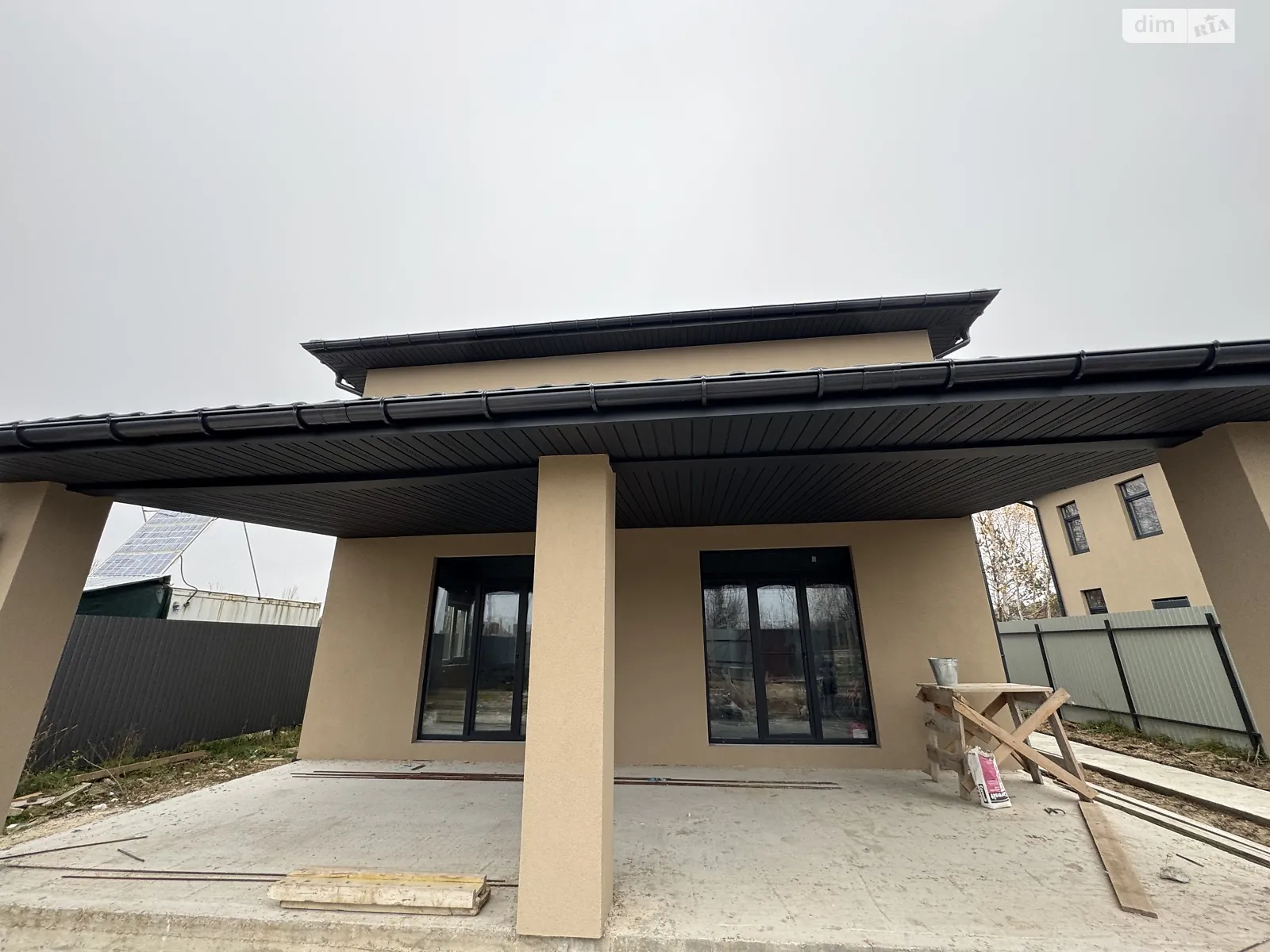 Продается дом на 2 этажа 150 кв. м с гаражом, цена: 85000 $ - фото 1