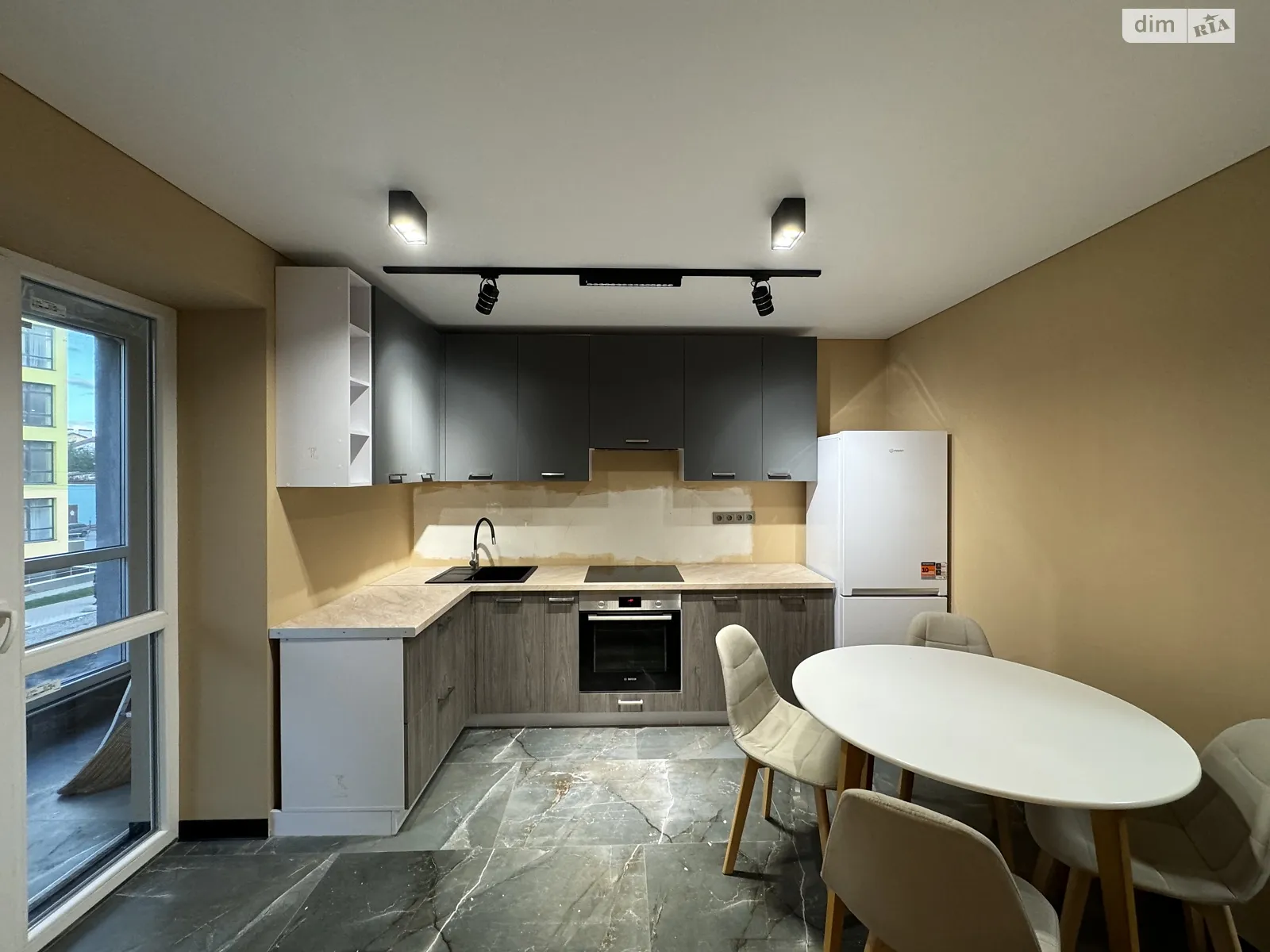 Здається в оренду 1-кімнатна квартира 40 кв. м у Львові, вул. Залізнична, 9А - фото 1