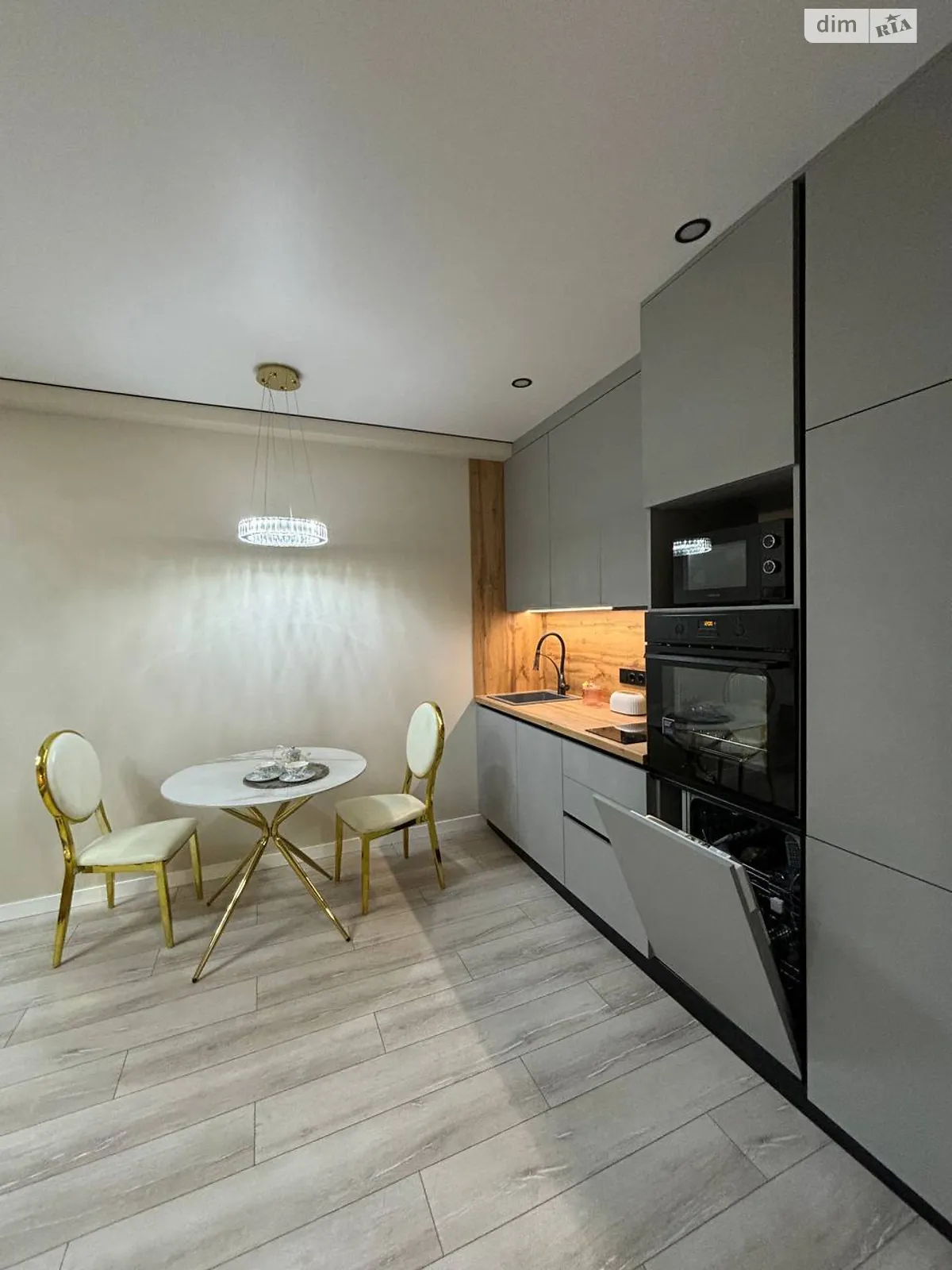 Продається 1-кімнатна квартира 42 кв. м у Києві, вул. Михайла Максимовича, 28К - фото 1