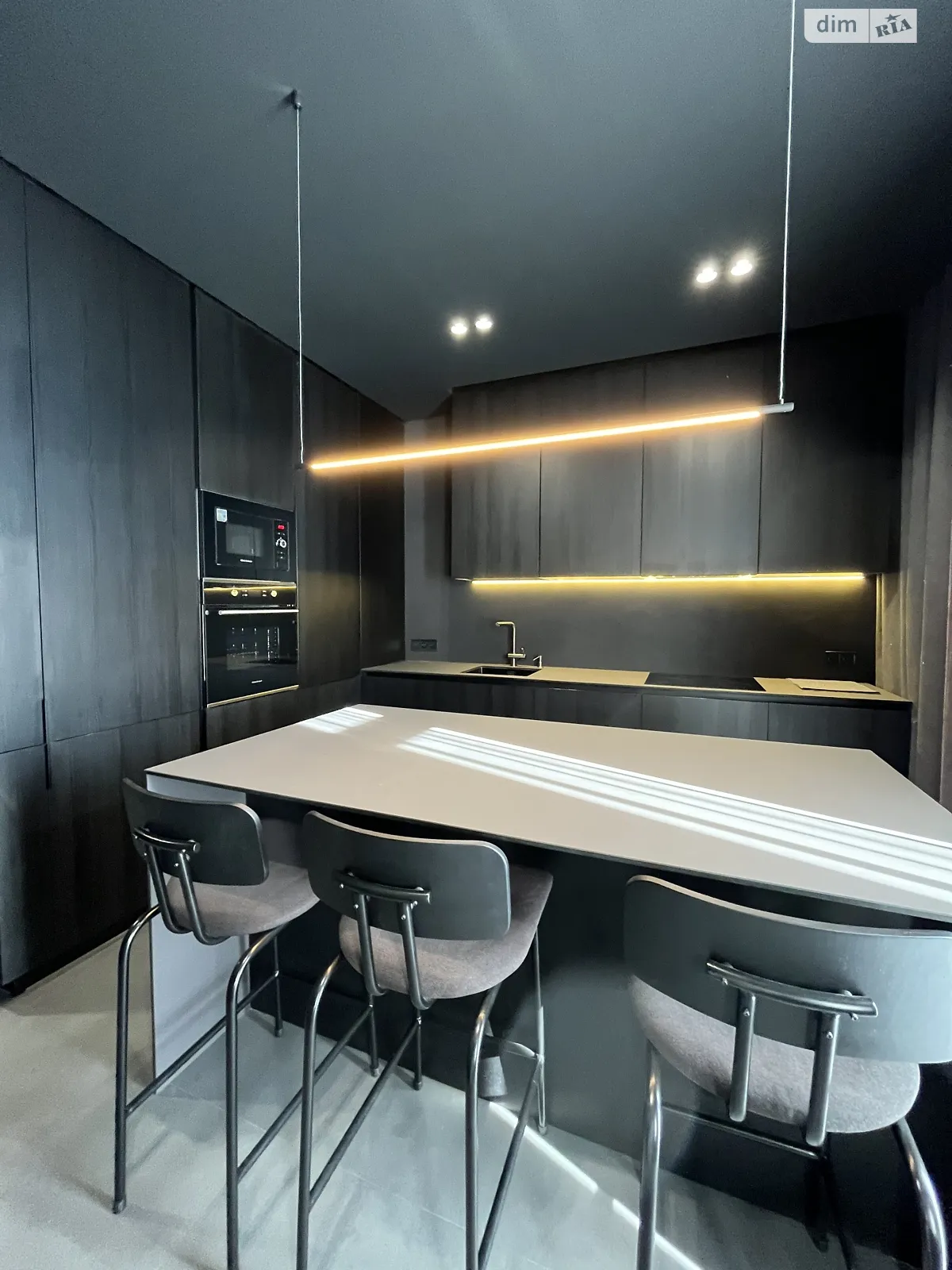 Продається 1-кімнатна квартира 43 кв. м у Ужгороді, пров. Вербний - фото 1