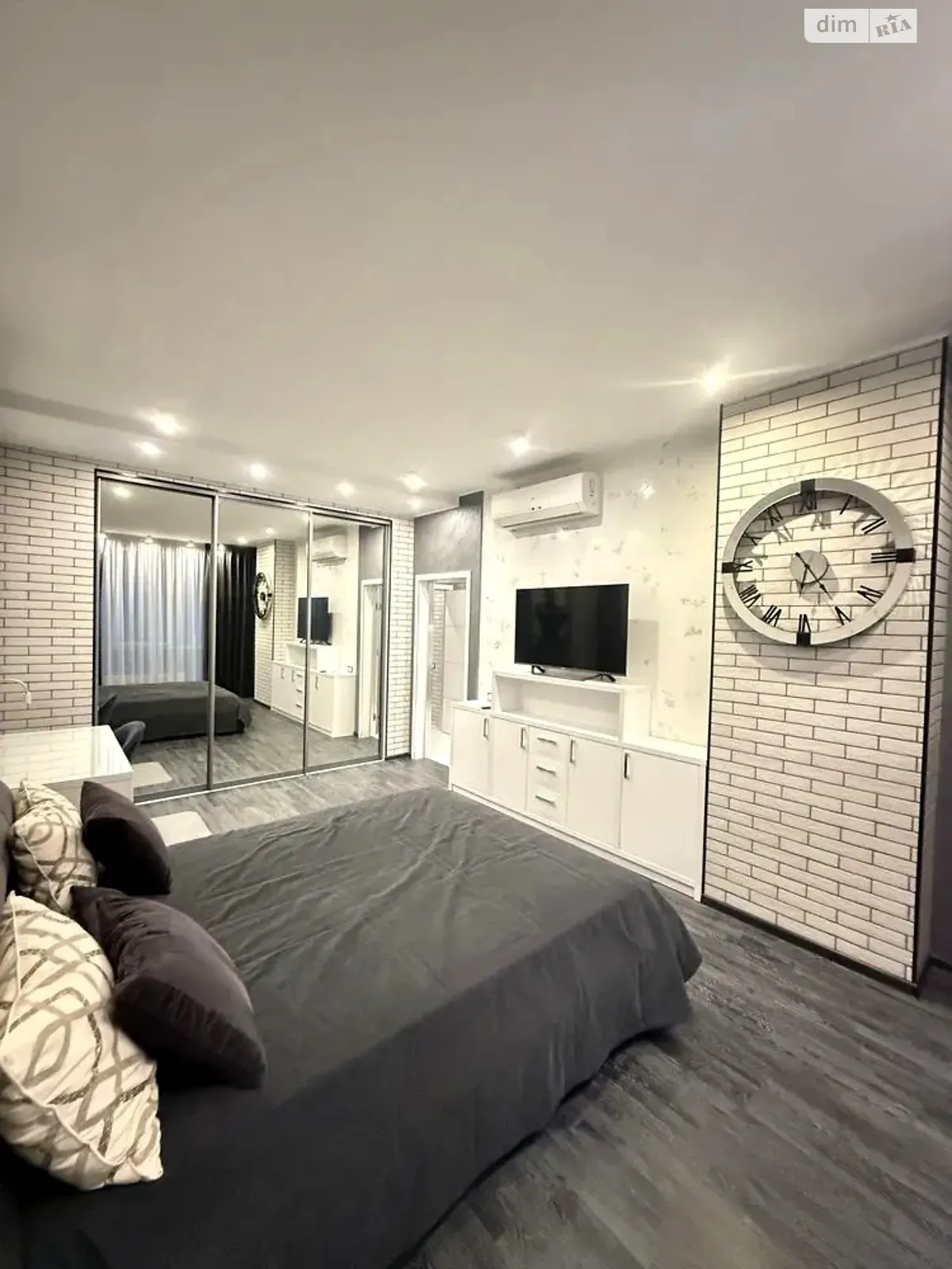 Здається в оренду 1-кімнатна квартира 55 кв. м у Києві, вул. Левка Лук'яненка, 21/19 - фото 1