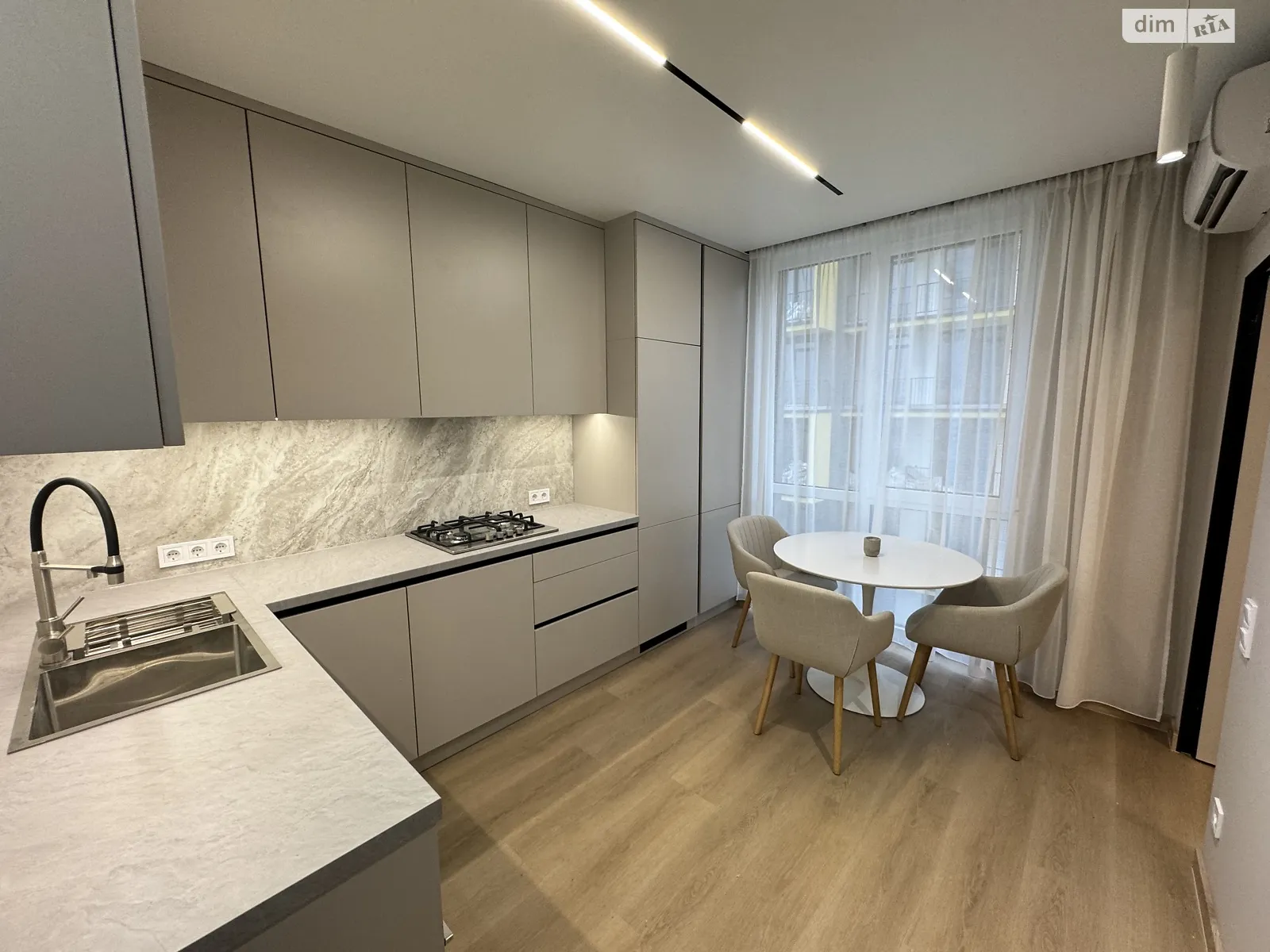 Сдается в аренду 1-комнатная квартира 42 кв. м в Львове, ул. Дениса Сичинского, 2А - фото 1