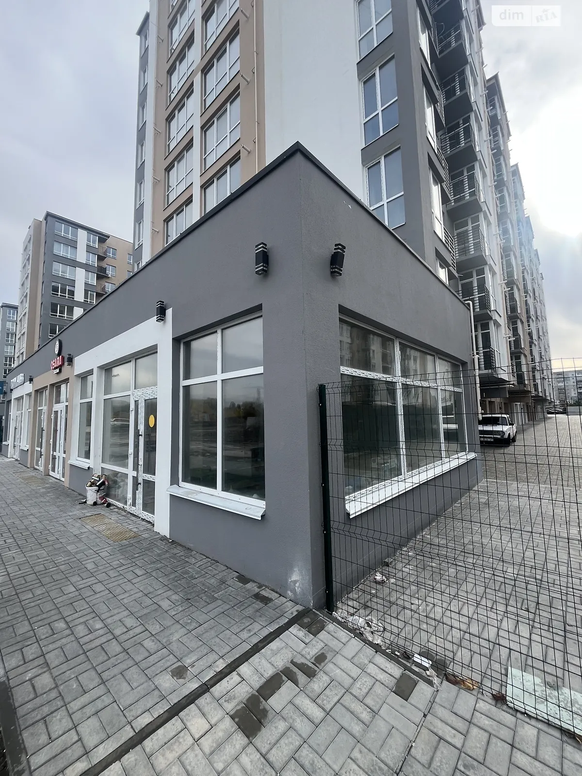 Сдается в аренду помещения свободного назначения 62.9 кв. м в 1-этажном здании, цена: 30000 грн - фото 1