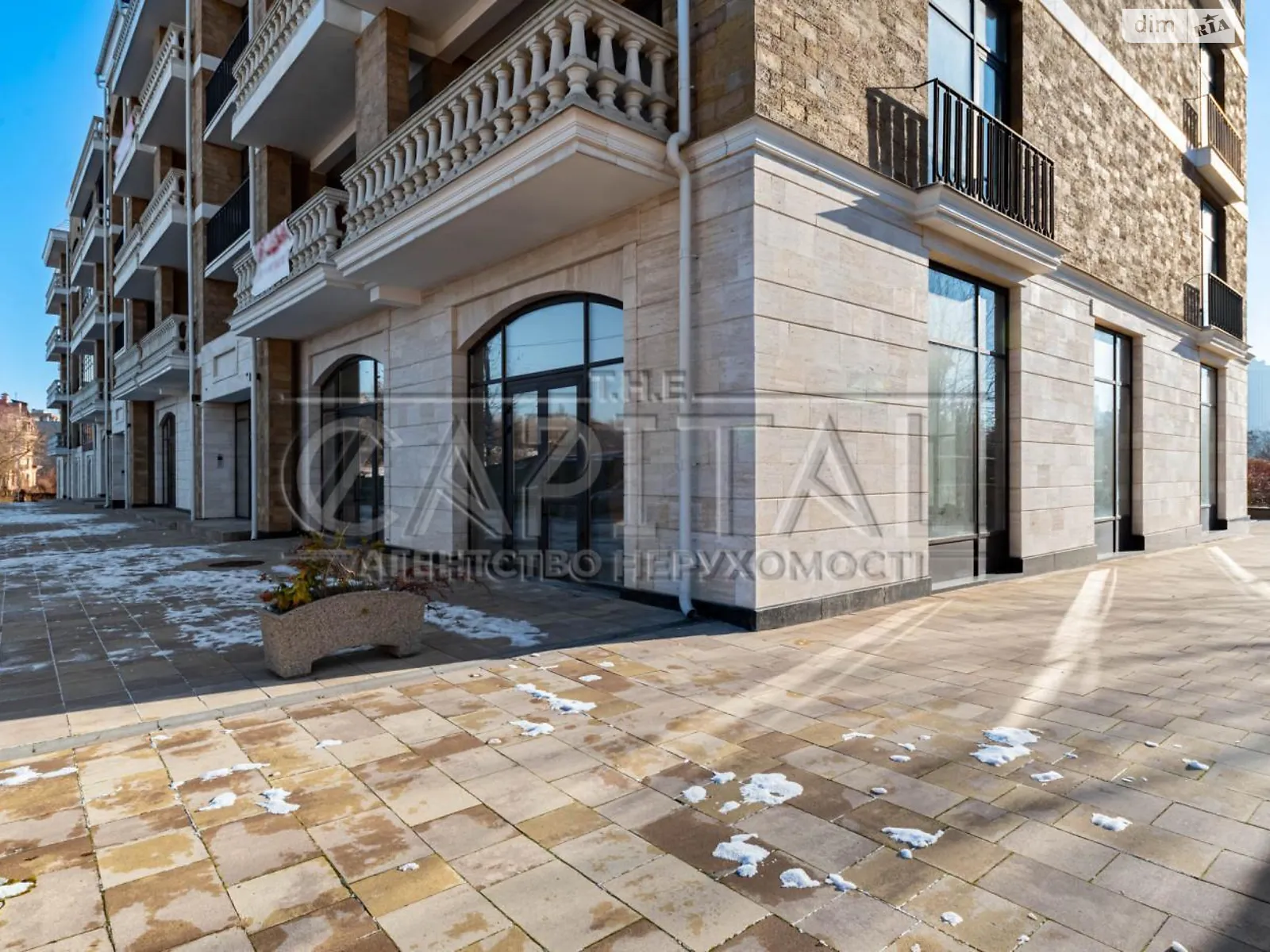 Продается офис 205 кв. м в бизнес-центре, цена: 650000 $ - фото 1