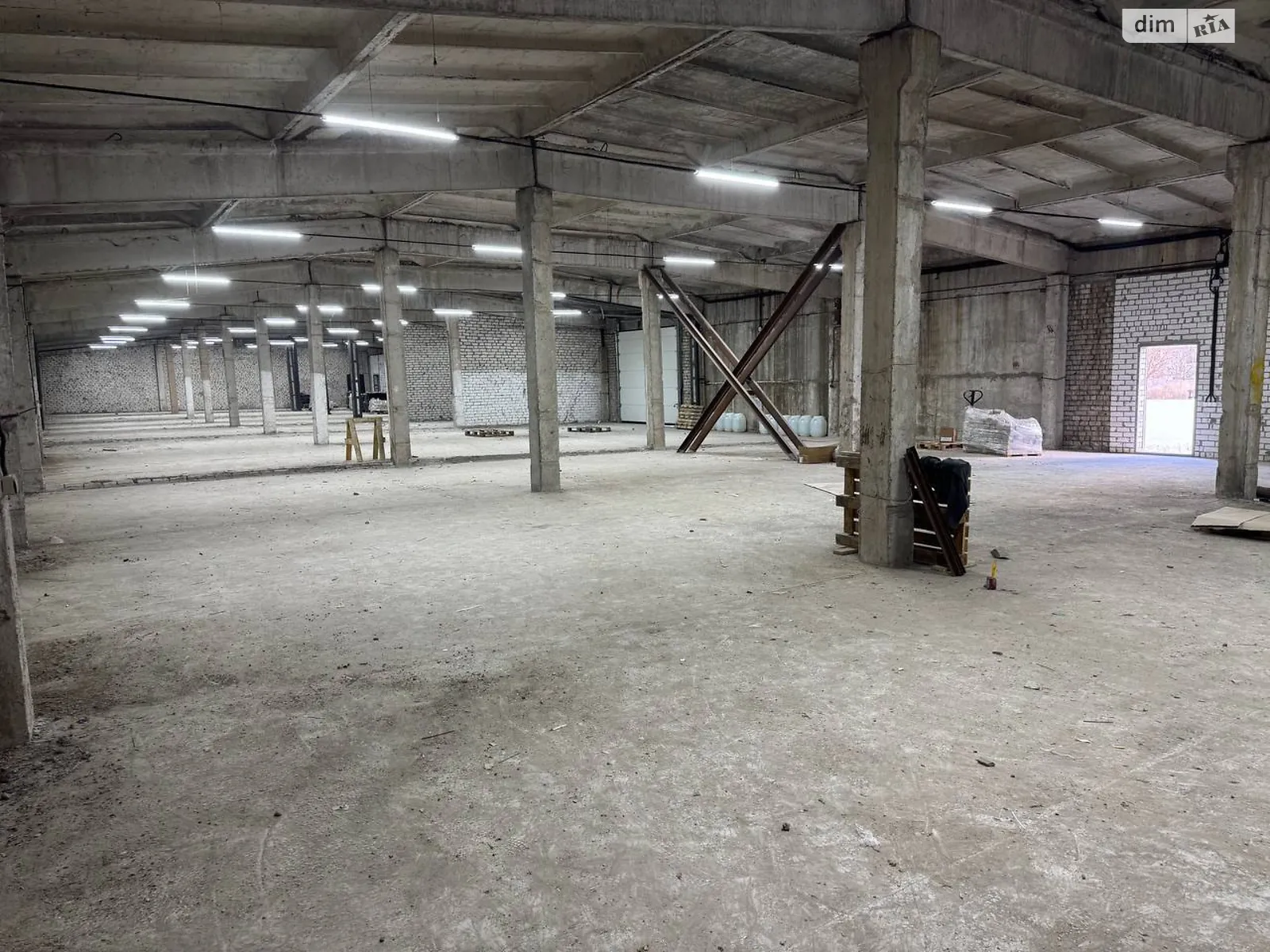 Сдается в аренду помещения свободного назначения 1200 кв. м в 1-этажном здании, цена: 150000 грн - фото 1