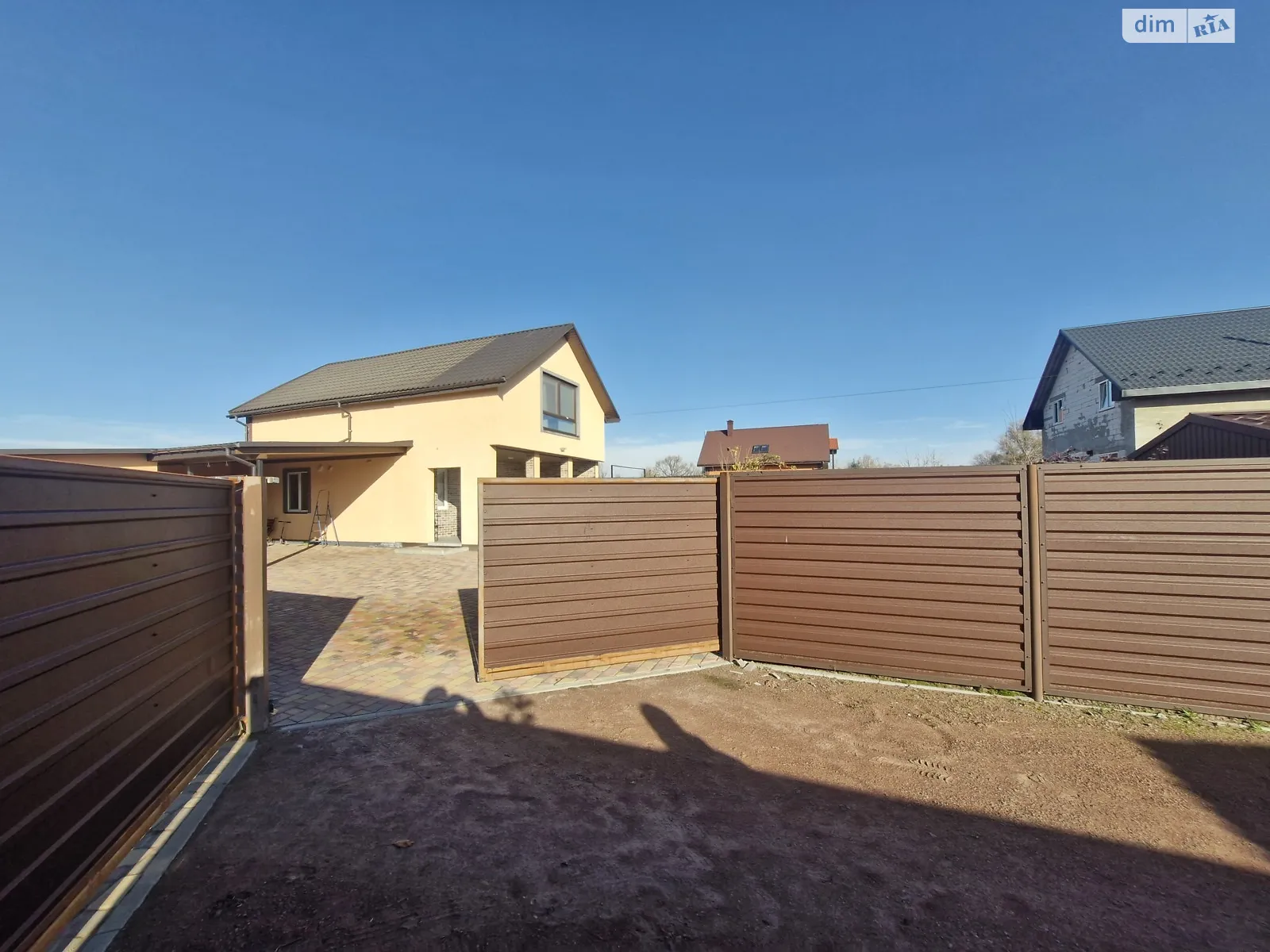 Продается дом на 2 этажа 109 кв. м с гаражом, цена: 124000 $ - фото 1