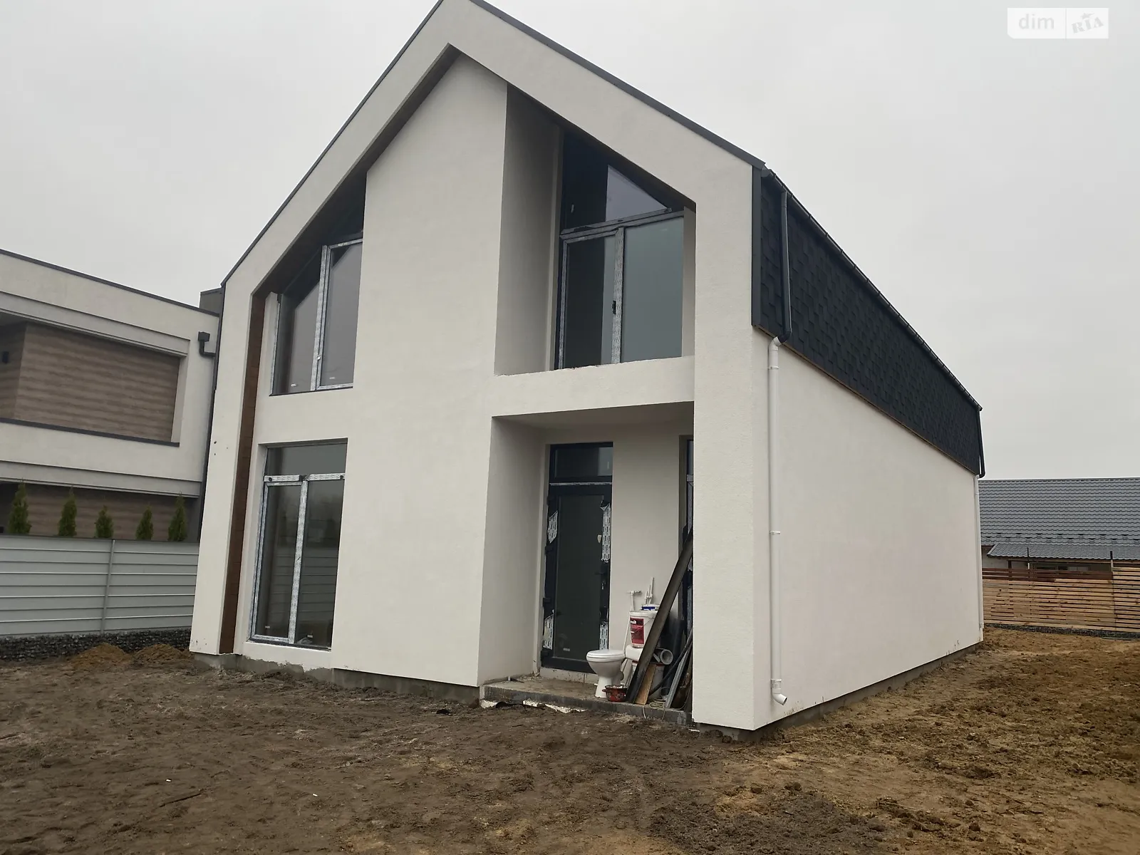 Продается дом на 2 этажа 140 кв. м с бассейном, цена: 120000 $ - фото 1