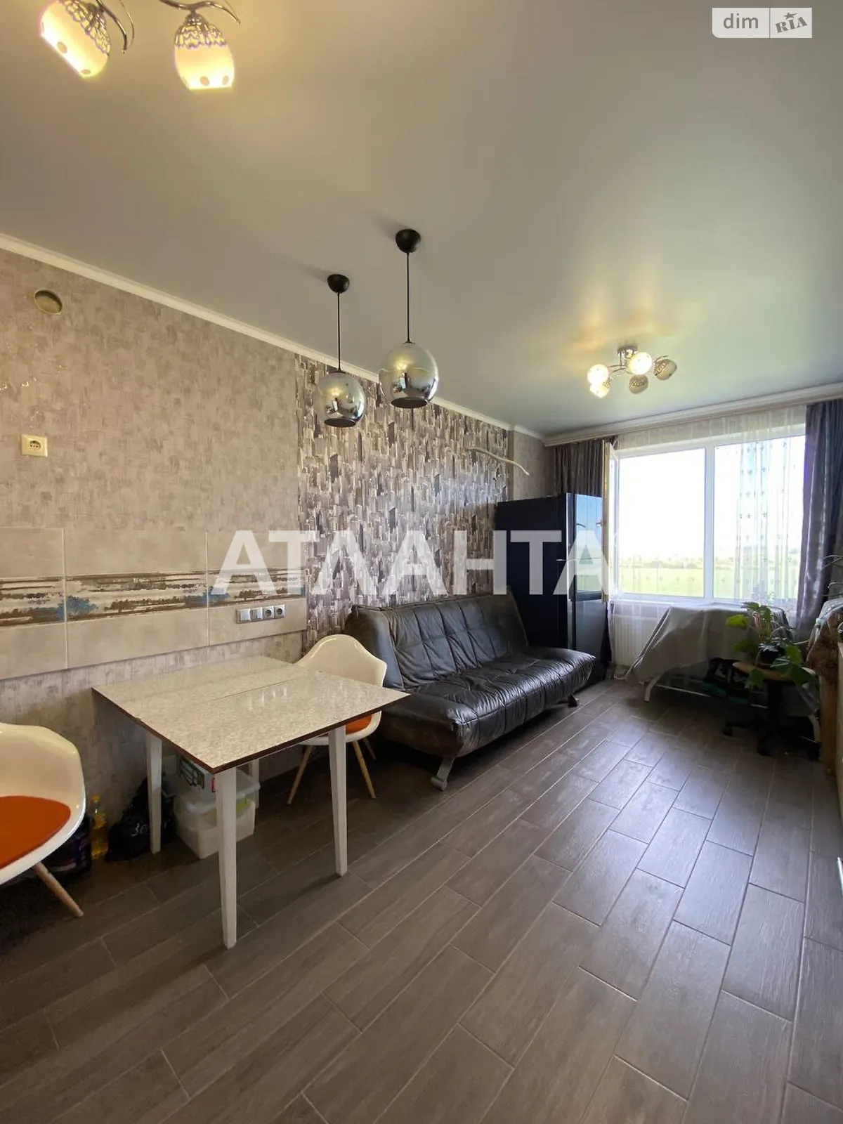 Продається 2-кімнатна квартира 62 кв. м у Одесі, мас. Радужний - фото 1