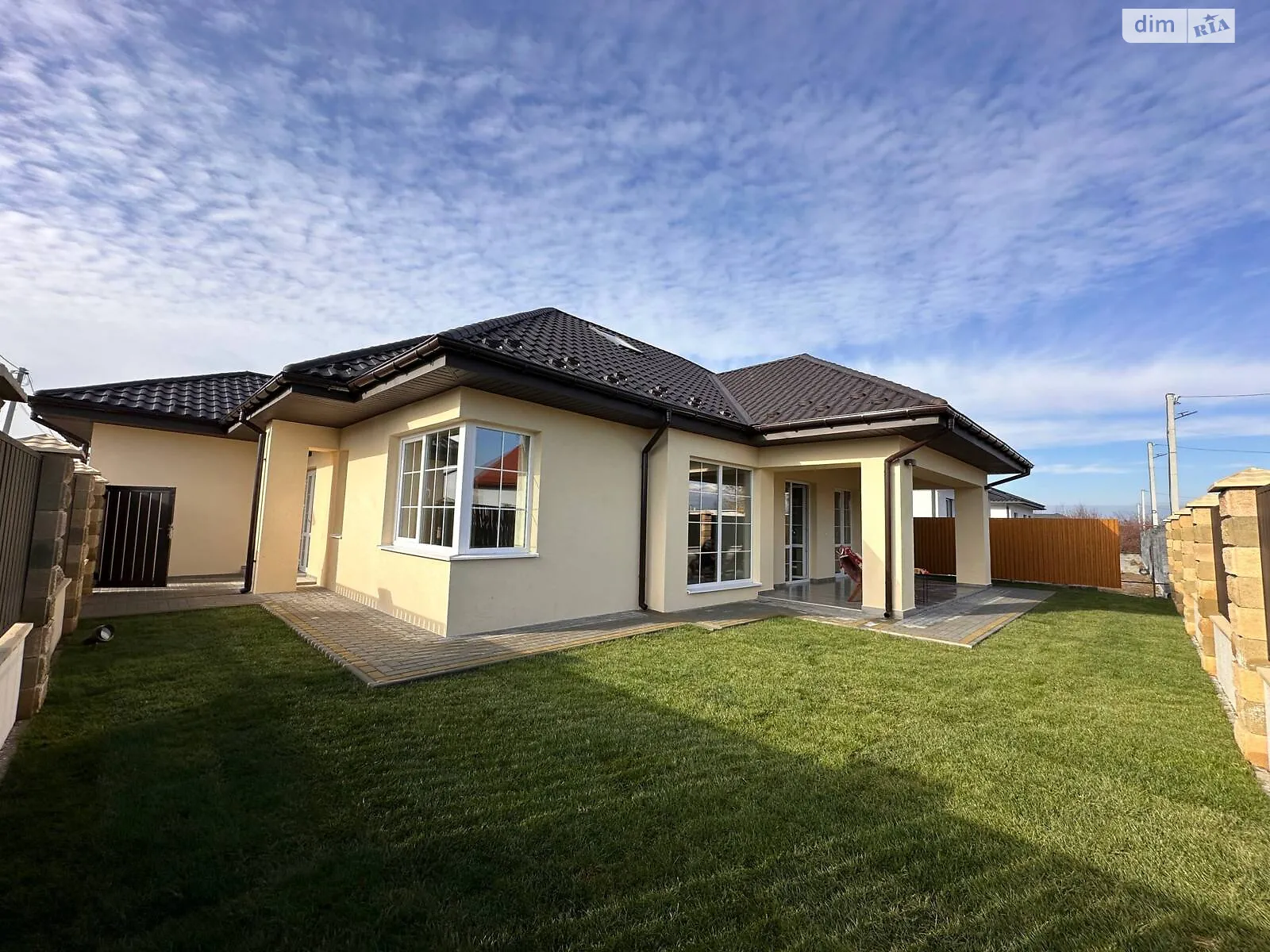 Продается одноэтажный дом 132 кв. м с бассейном, цена: 140000 $ - фото 1