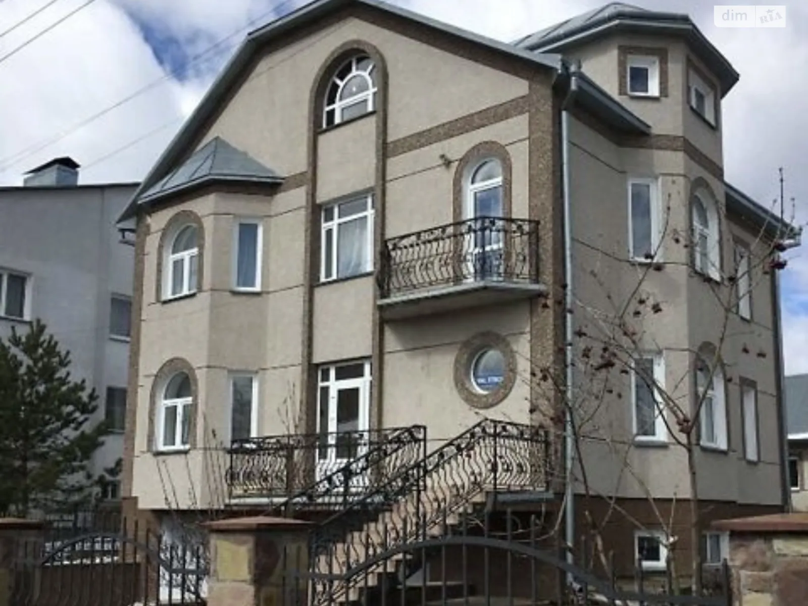 Продается дом на 2 этажа 250 кв. м с беседкой, цена: 180000 $ - фото 1