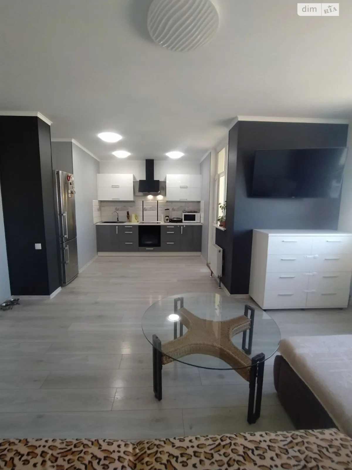 Продається 2-кімнатна квартира 55.5 кв. м у Чорноморську, вул. Захисників України(1 Травня), 40 - фото 1