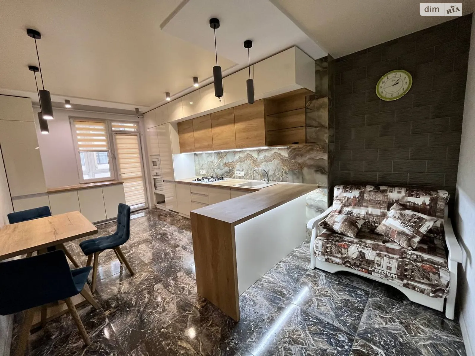 Здається в оренду 1-кімнатна квартира 55 кв. м у Львові, вул. Залізнична, 11 - фото 1