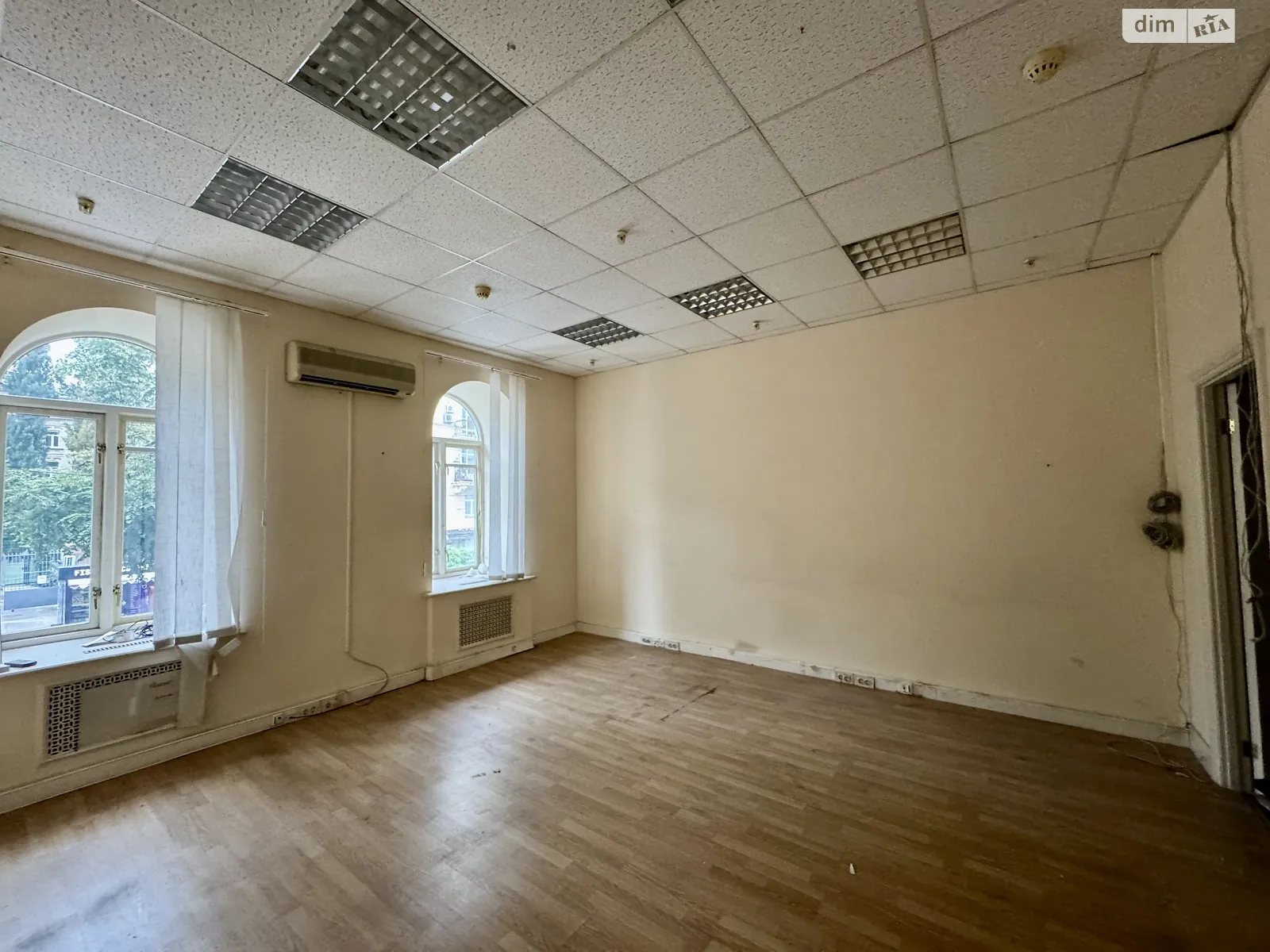 Сдается в аренду помещения свободного назначения 318.9 кв. м в 4-этажном здании, цена: 8000 $ - фото 1