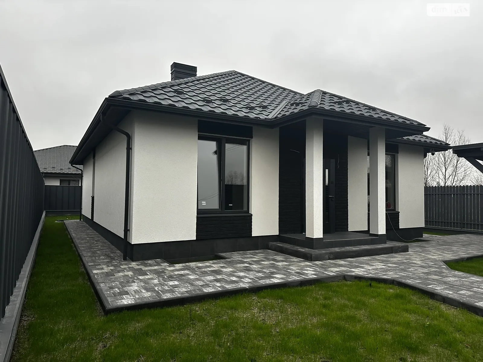 Продается одноэтажный дом 100 кв. м с бассейном, цена: 120000 $ - фото 1