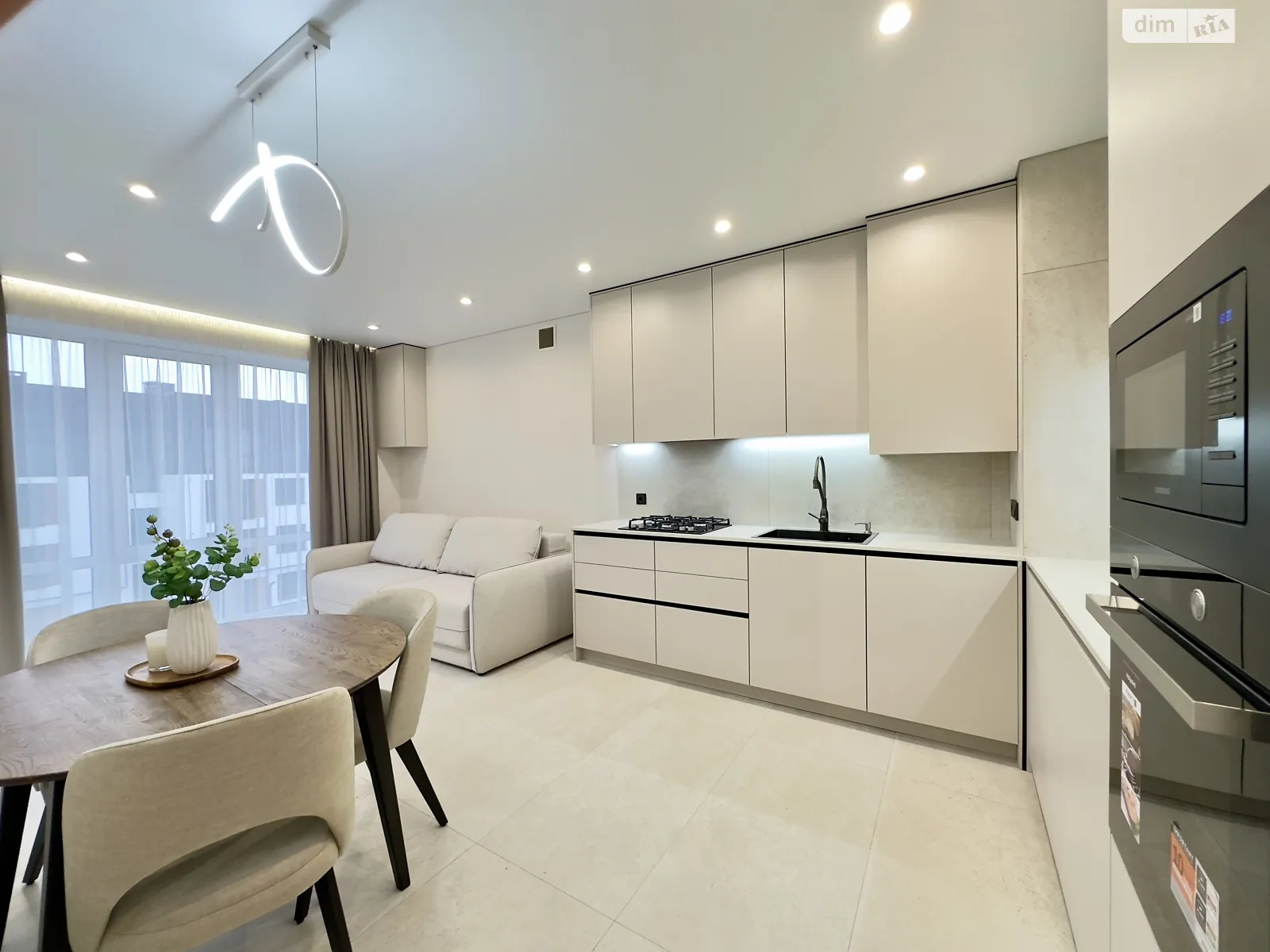 Продается 2-комнатная квартира 56 кв. м в Ровно, ул. Николая Боголюбова, 1 - фото 1