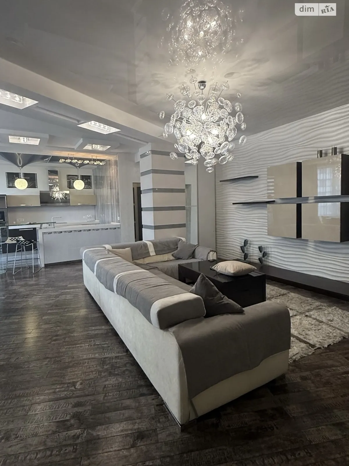 Сдается в аренду 3-комнатная квартира 128.7 кв. м в Одессе, ул. Литературная, 1А - фото 1