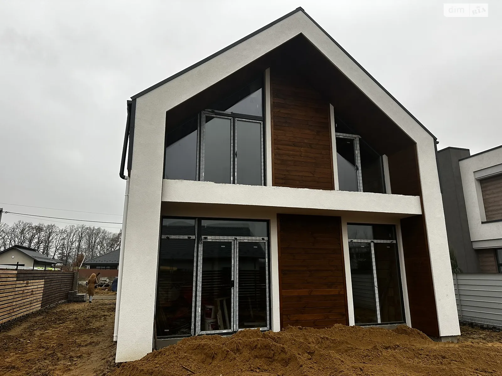 Продается дом на 2 этажа 140 кв. м с камином, цена: 120000 $ - фото 1