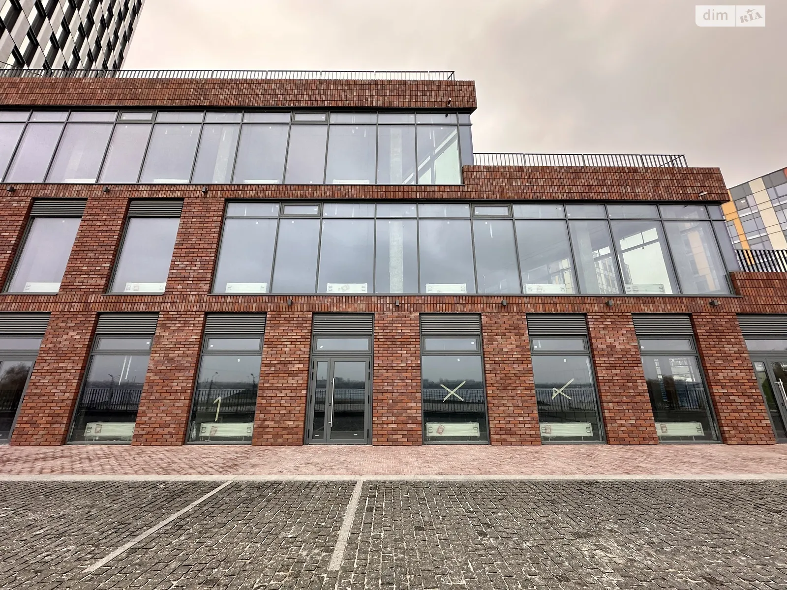 Сдается в аренду помещения свободного назначения 189 кв. м в 37-этажном здании, цена: 3780 $ - фото 1